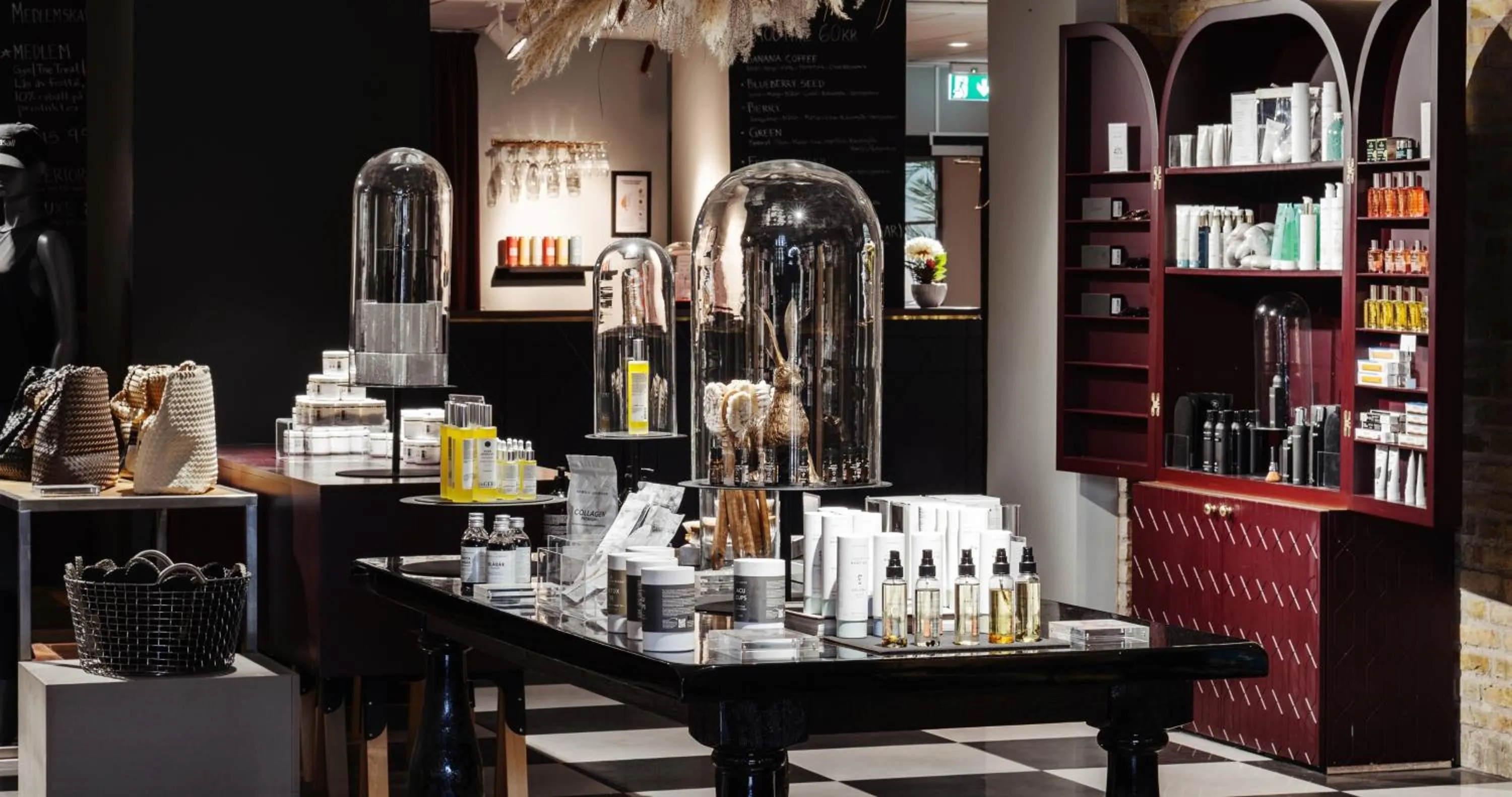 On-site shops in Clarion Hotel Post