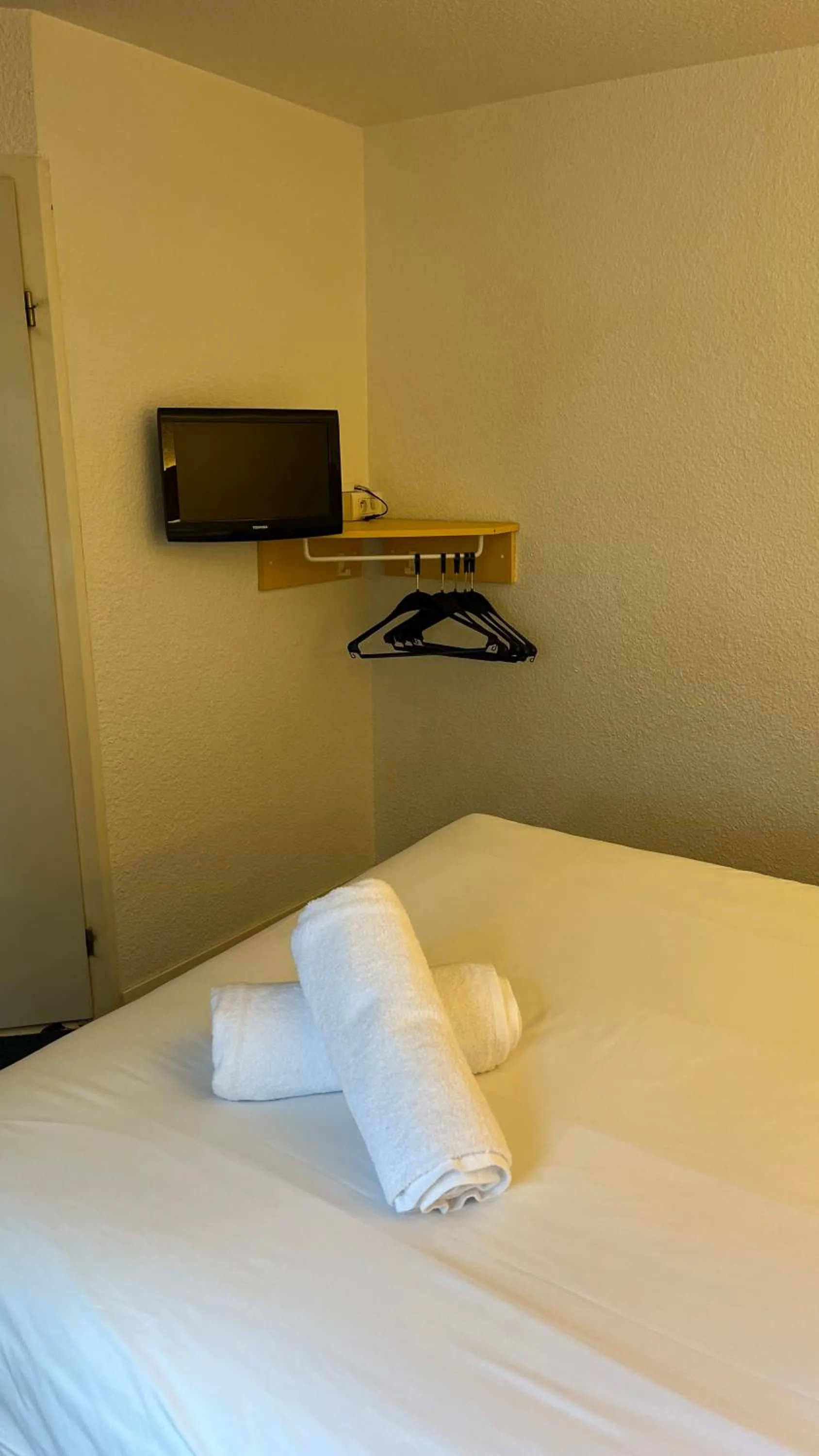 TV and multimedia, Bed in Quick Palace Anglet