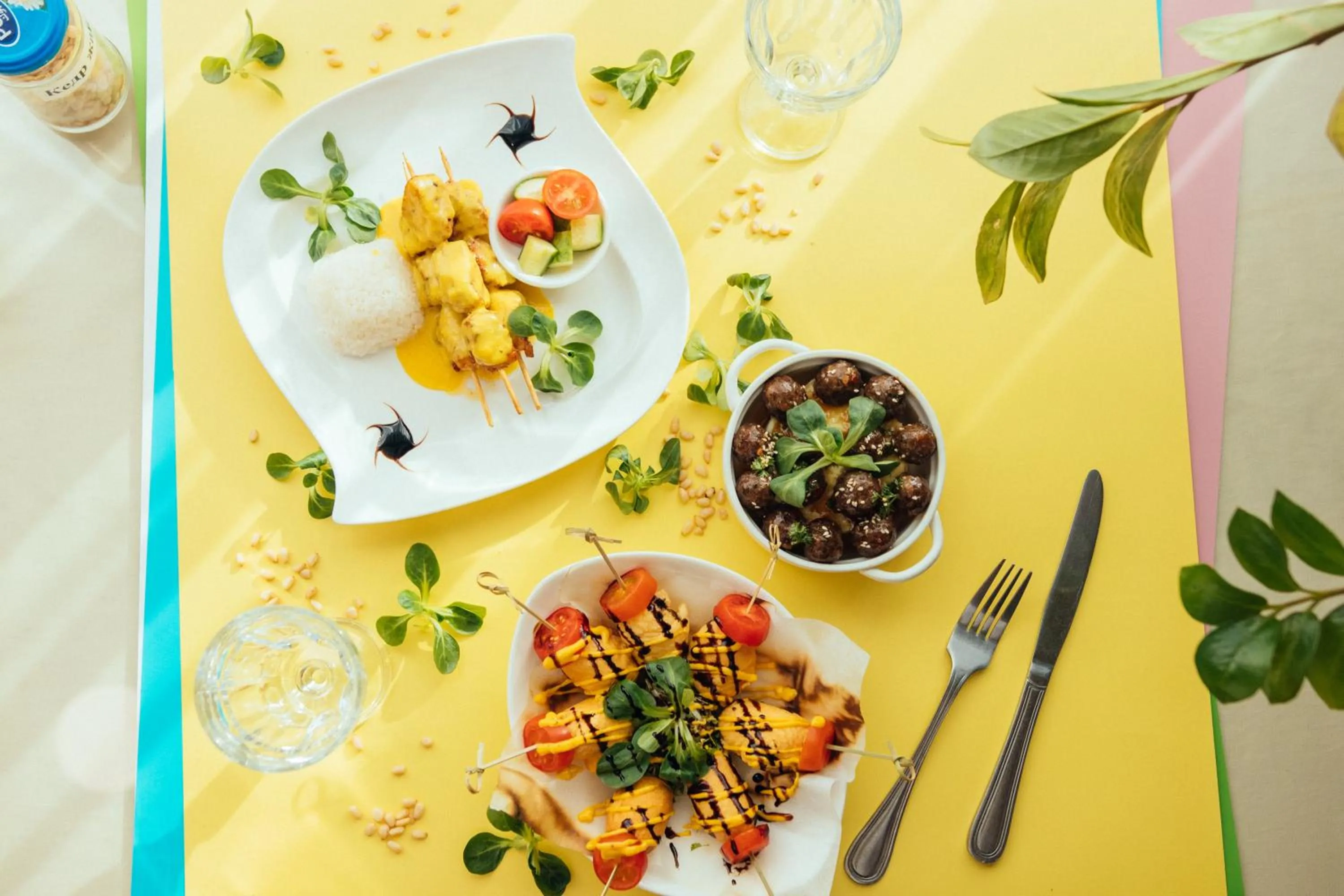 Restaurant/places to eat in Renion Residence Hotel