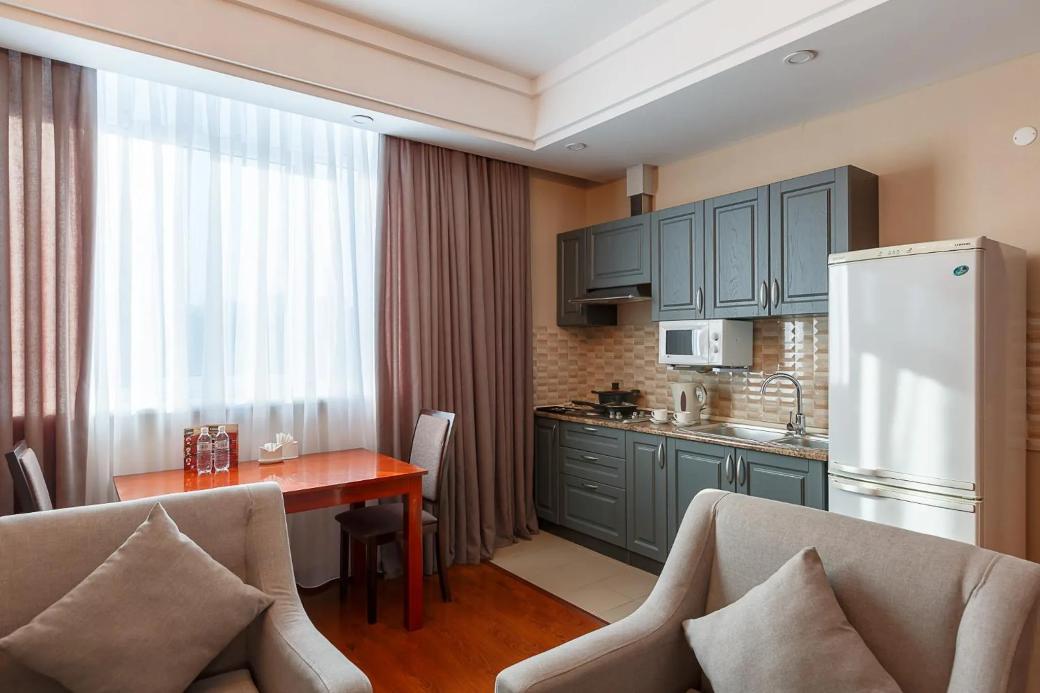 Kitchen or kitchenette in Renion Residence Hotel