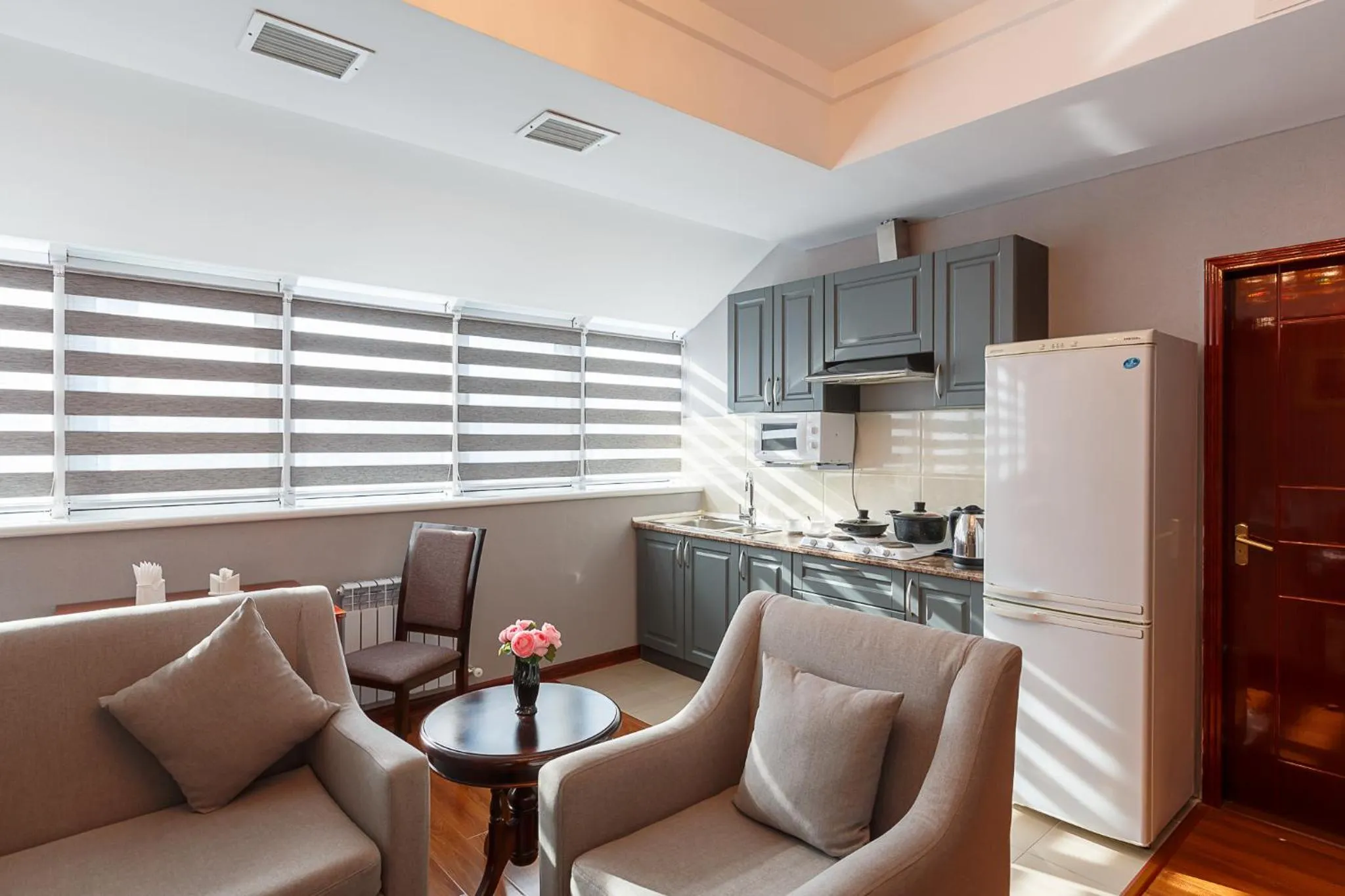 Kitchen or kitchenette in Renion Residence Hotel