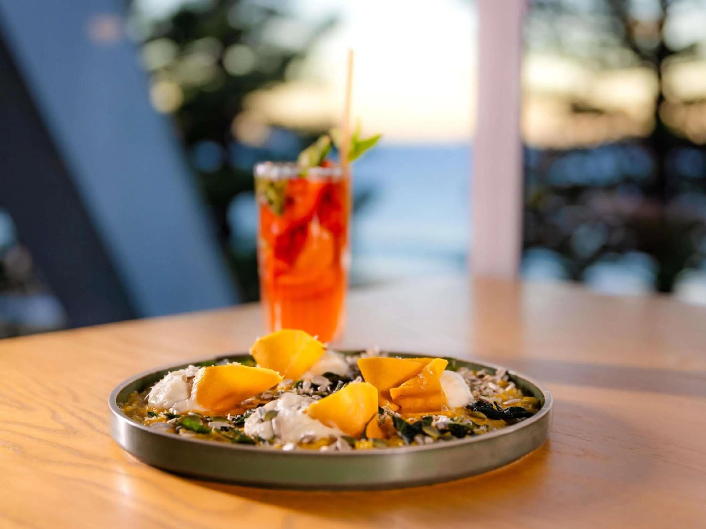 Restaurant/places to eat in Novotel Wollongong Northbeach