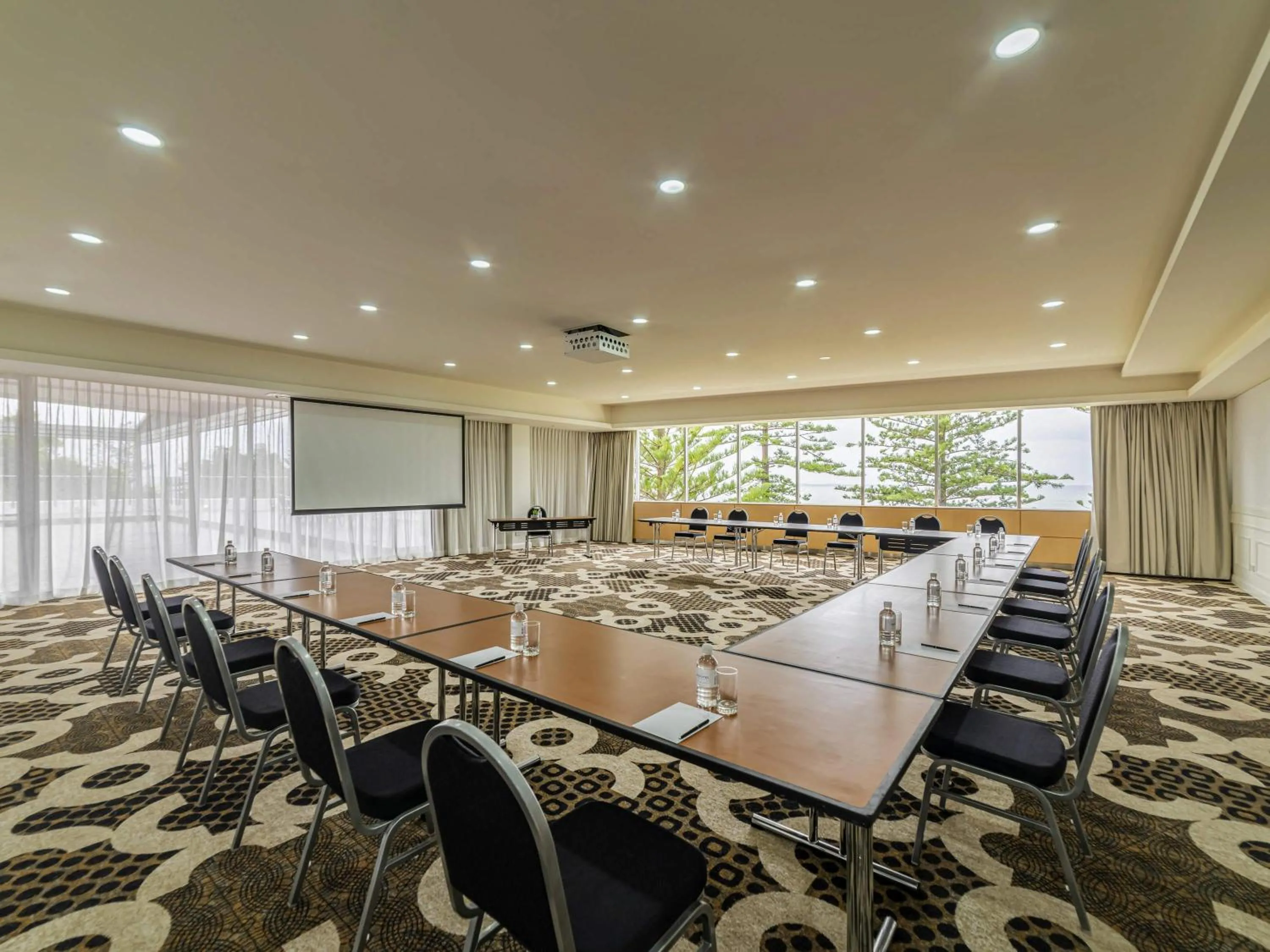 Meeting/conference room in Novotel Wollongong Northbeach