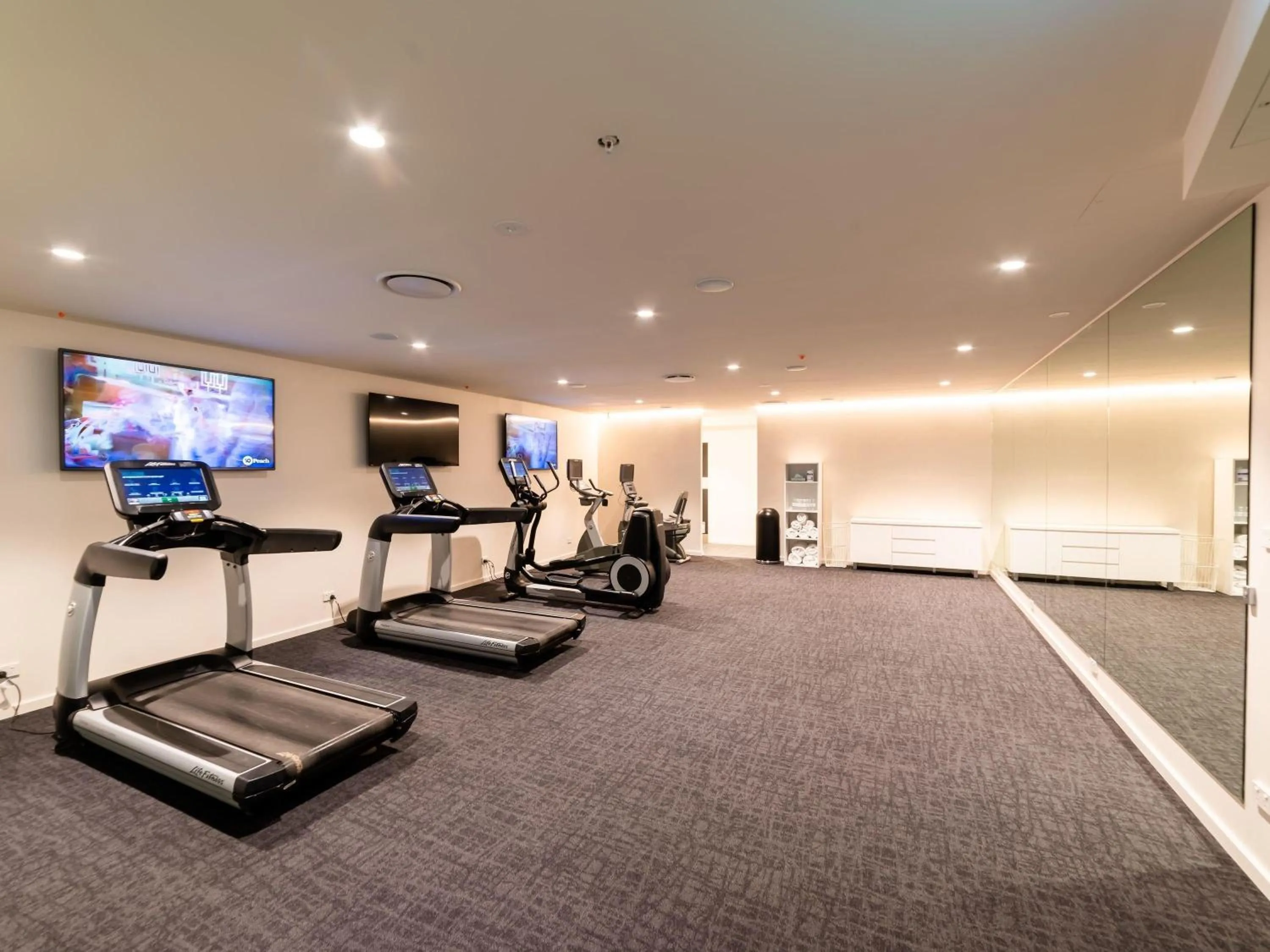 Fitness centre/facilities in Novotel Wollongong Northbeach