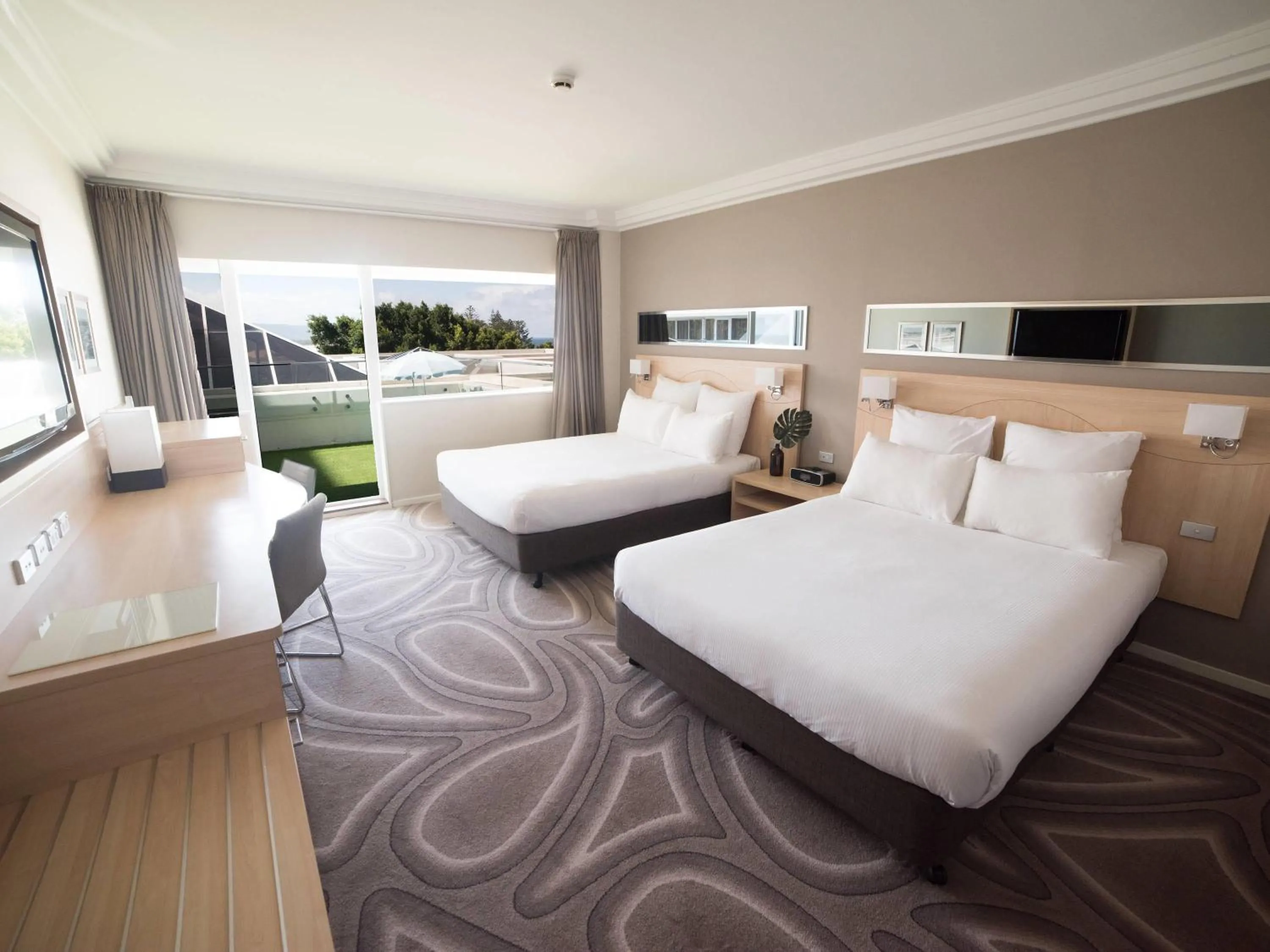 Bedroom, Bed in Novotel Wollongong Northbeach