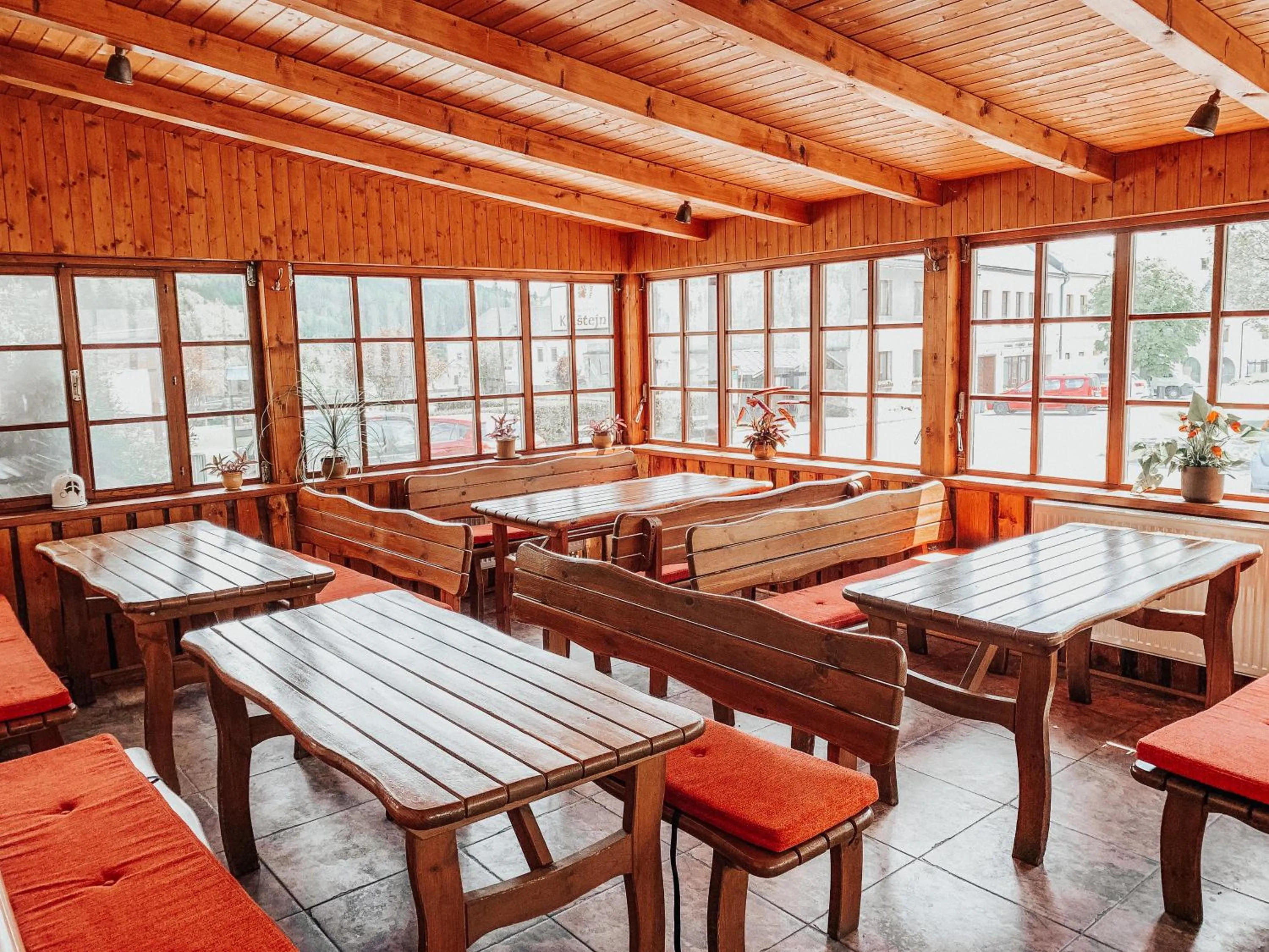 Restaurant/places to eat in Kolštejn wellness centrum