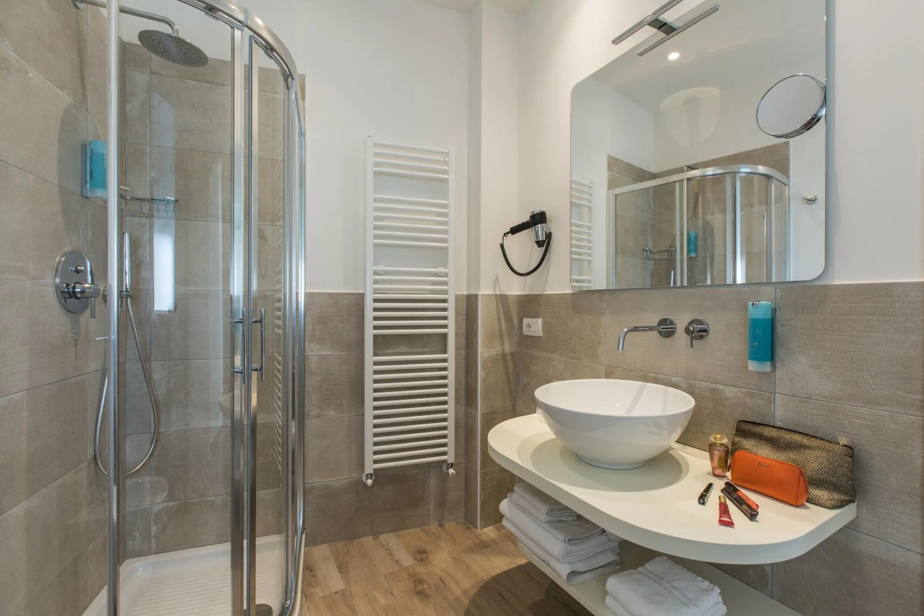 Shower in Hotel Luxor