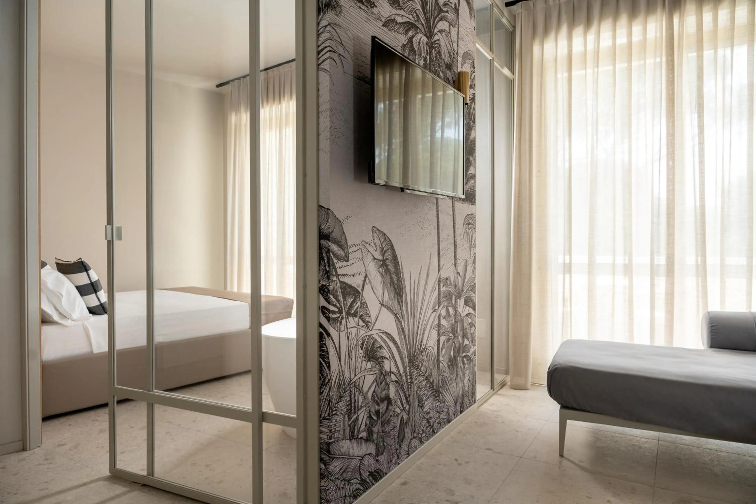 Bedroom, Bed in Hotel Luxor