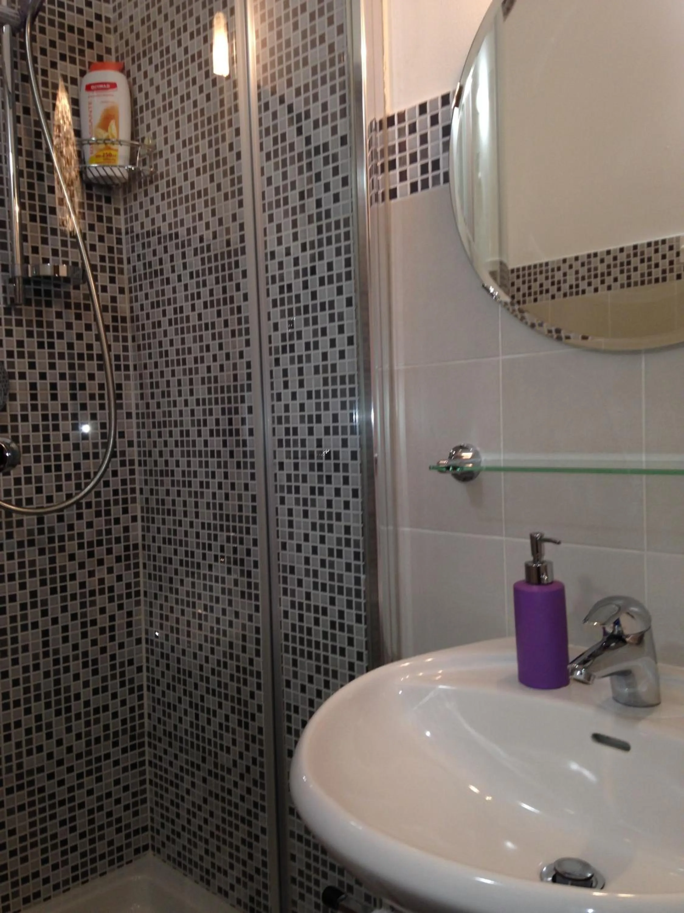 Shower in B&B Pitstop