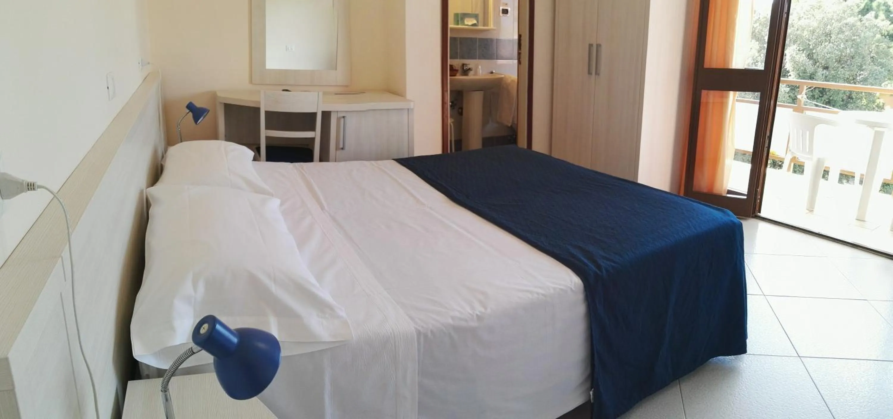 Photo of the whole room, Bed in Hotel Elizabeth