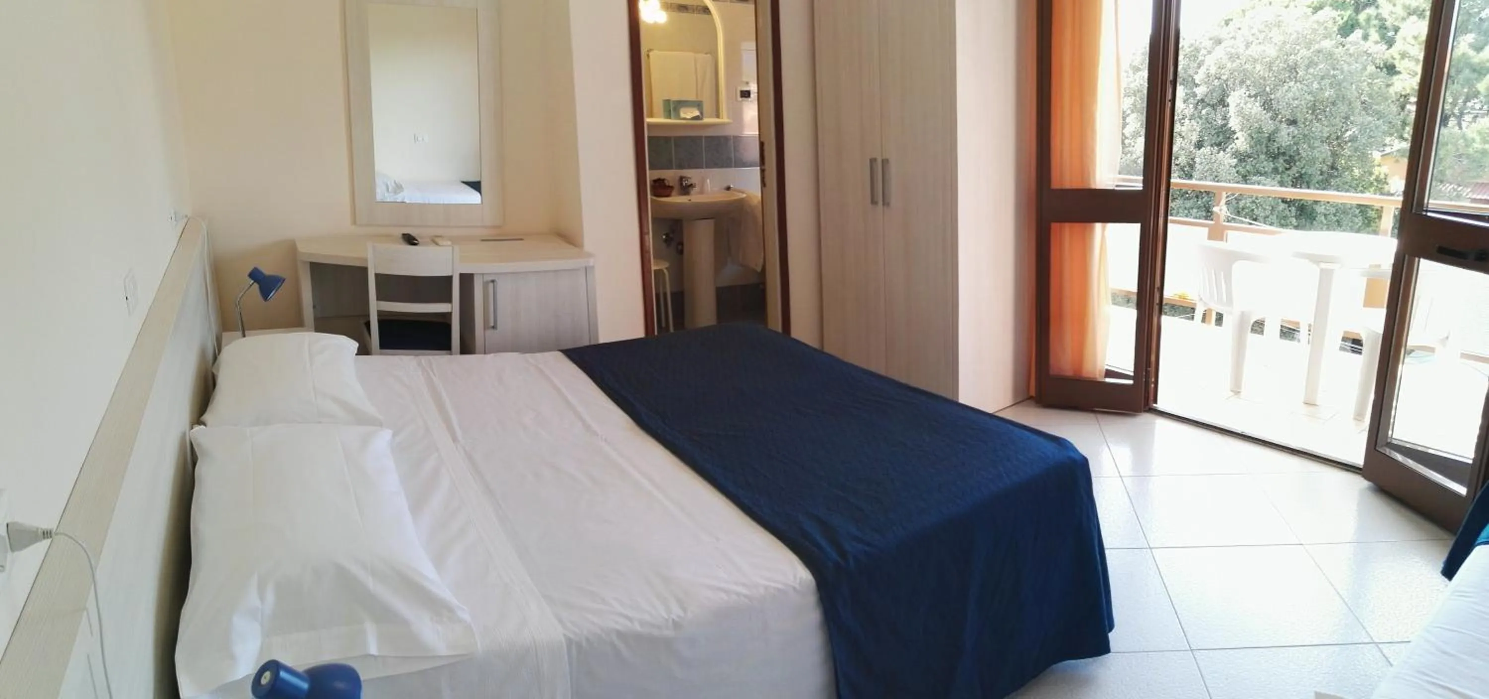 Photo of the whole room, Bed in Hotel Elizabeth