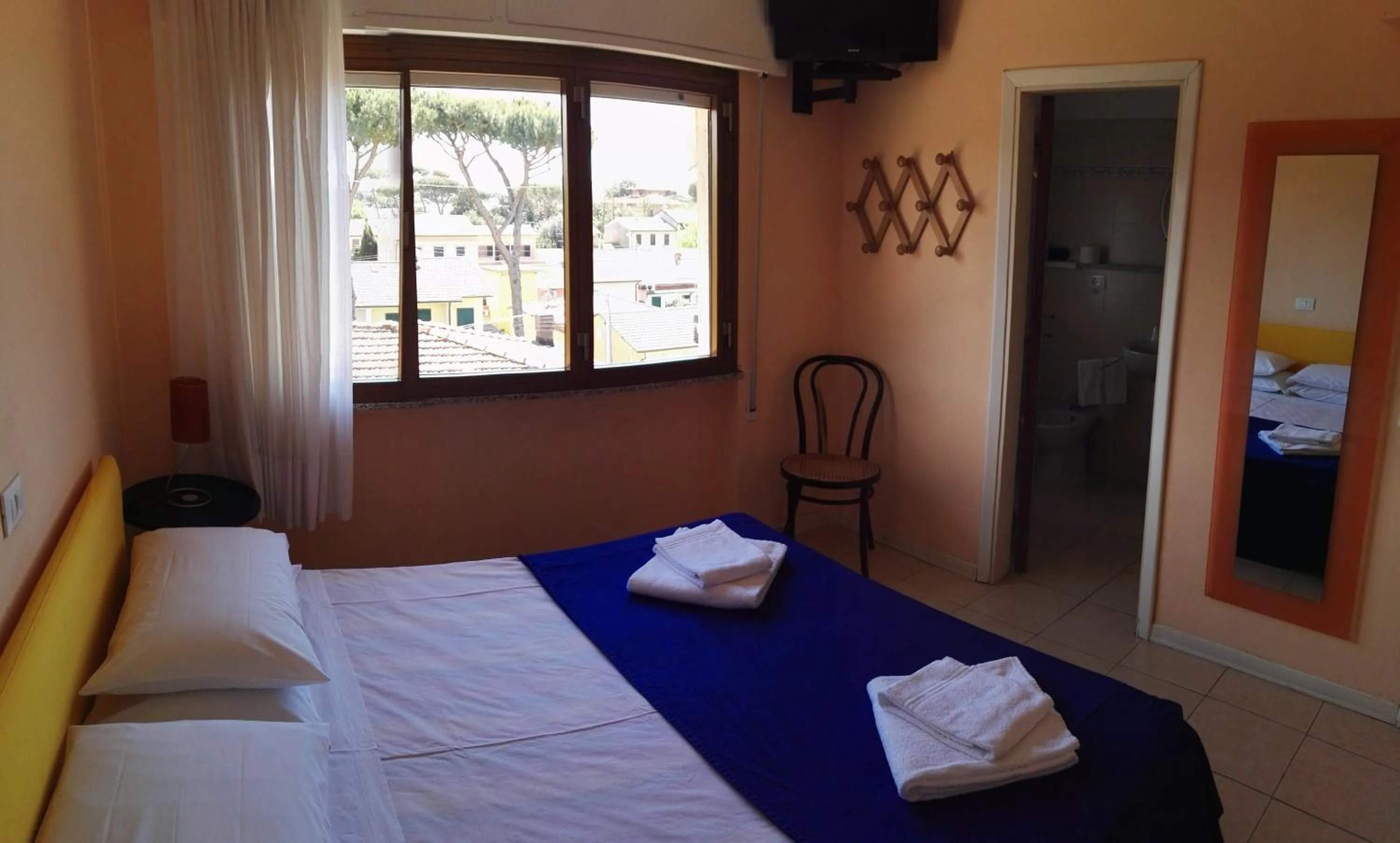 Photo of the whole room, Bed in Hotel Elizabeth