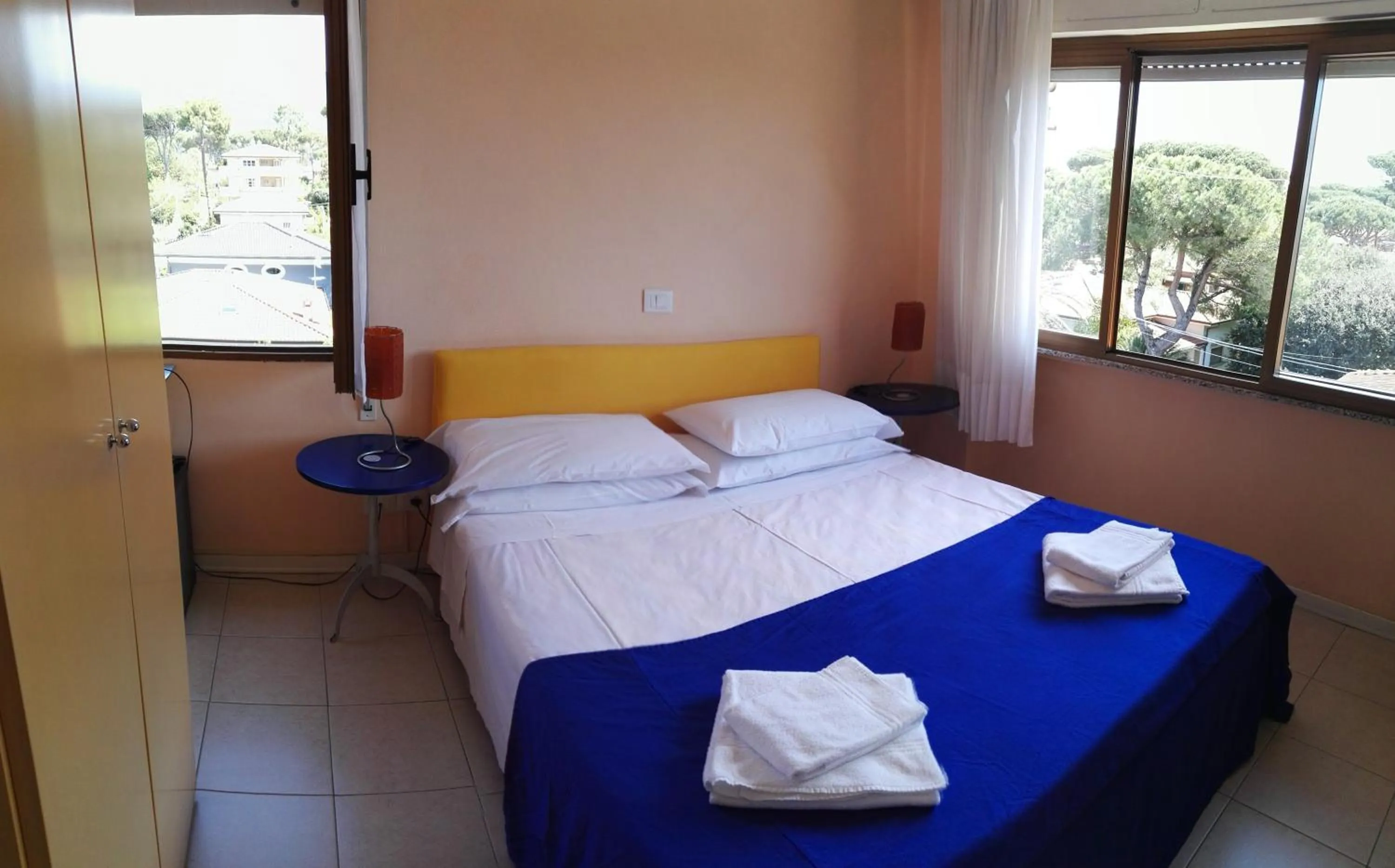 Photo of the whole room, Bed in Hotel Elizabeth