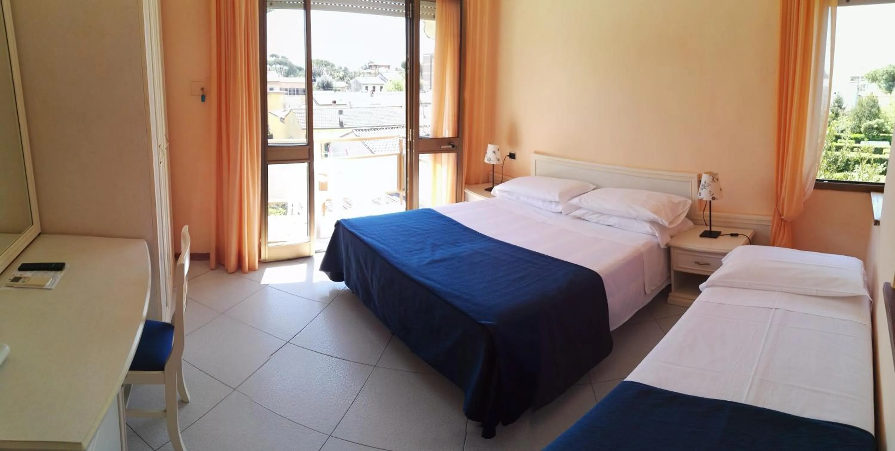 Photo of the whole room, Bed in Hotel Elizabeth