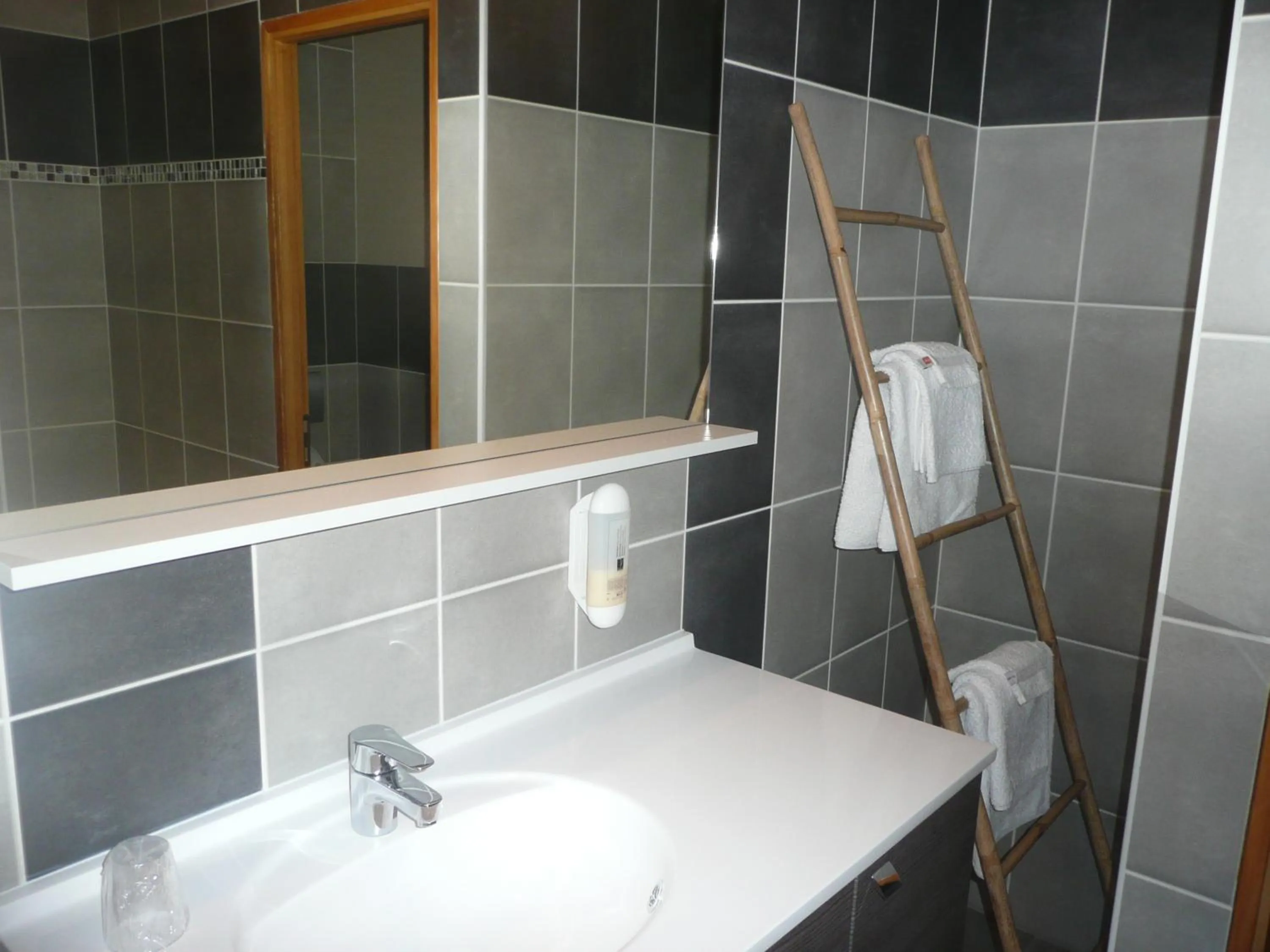 Bathroom in Residence L'Etoile du Sancy