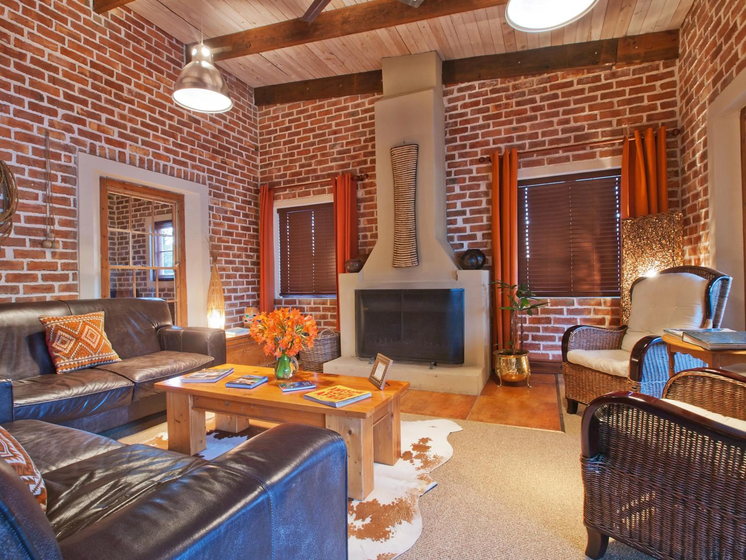 Communal lounge/ TV room in At the Woods Guest House