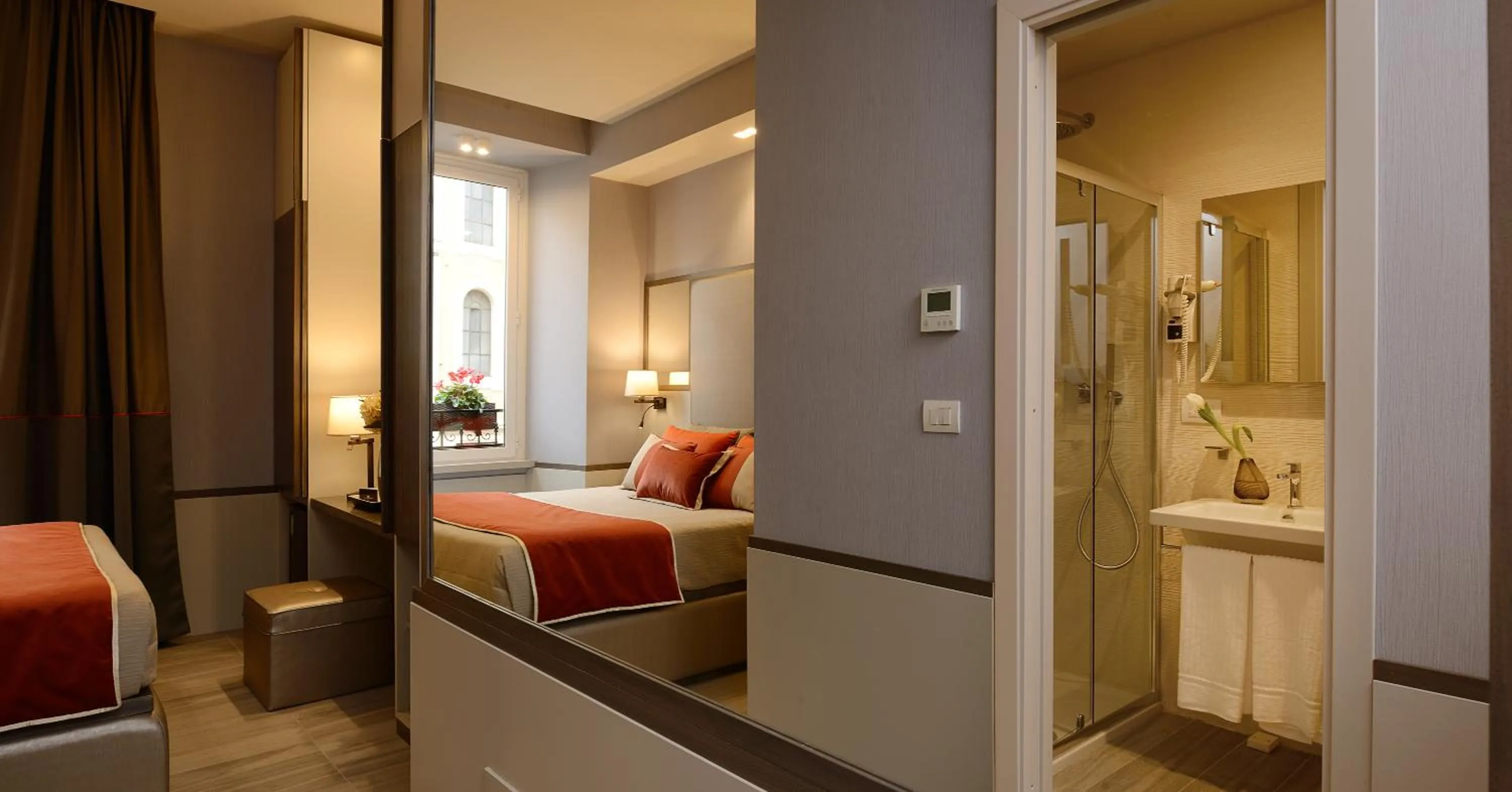 City view, Bed in San Carlo Suite