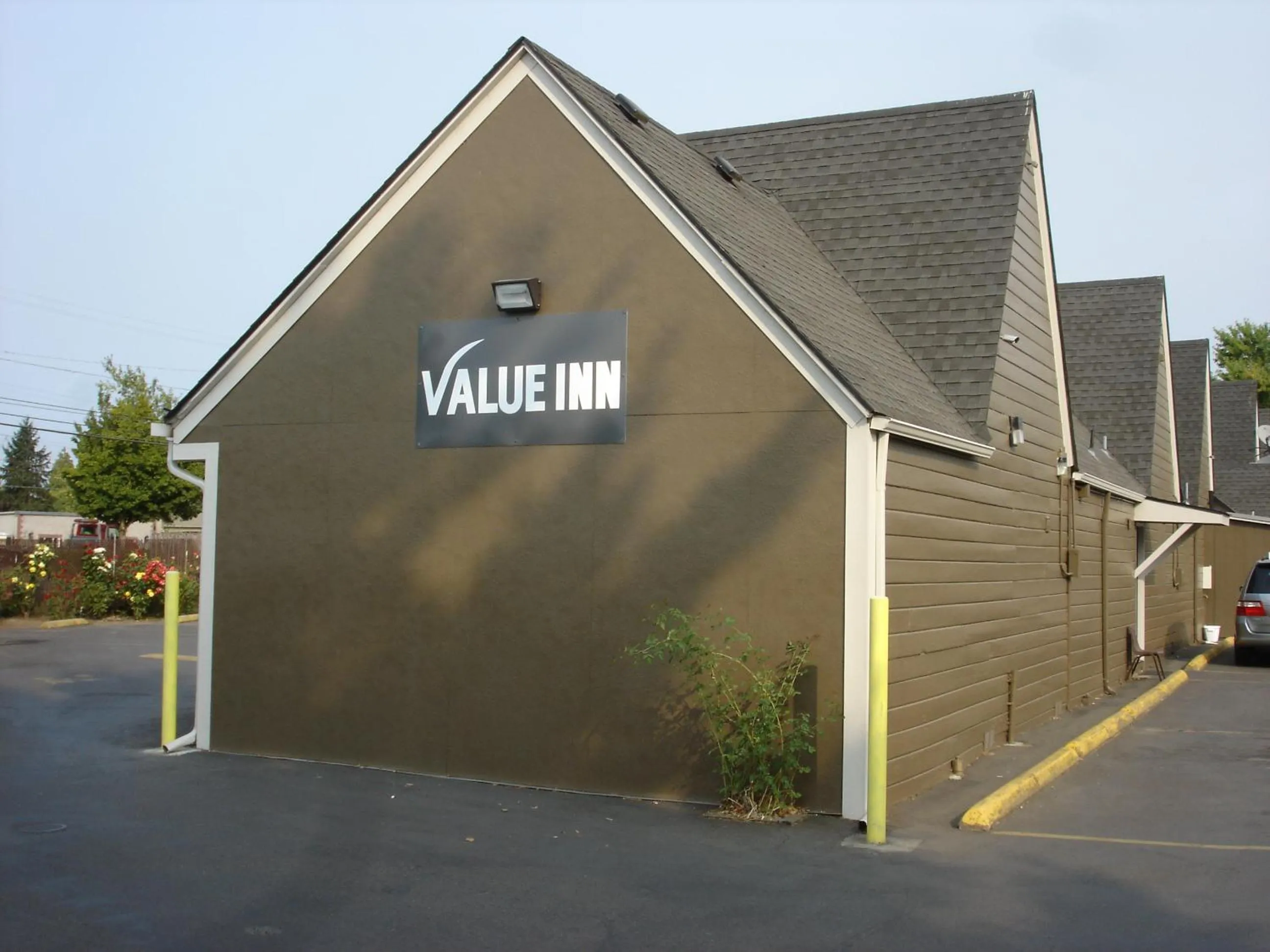Property logo or sign in Value Inn Motel EUGENE AIRPORT