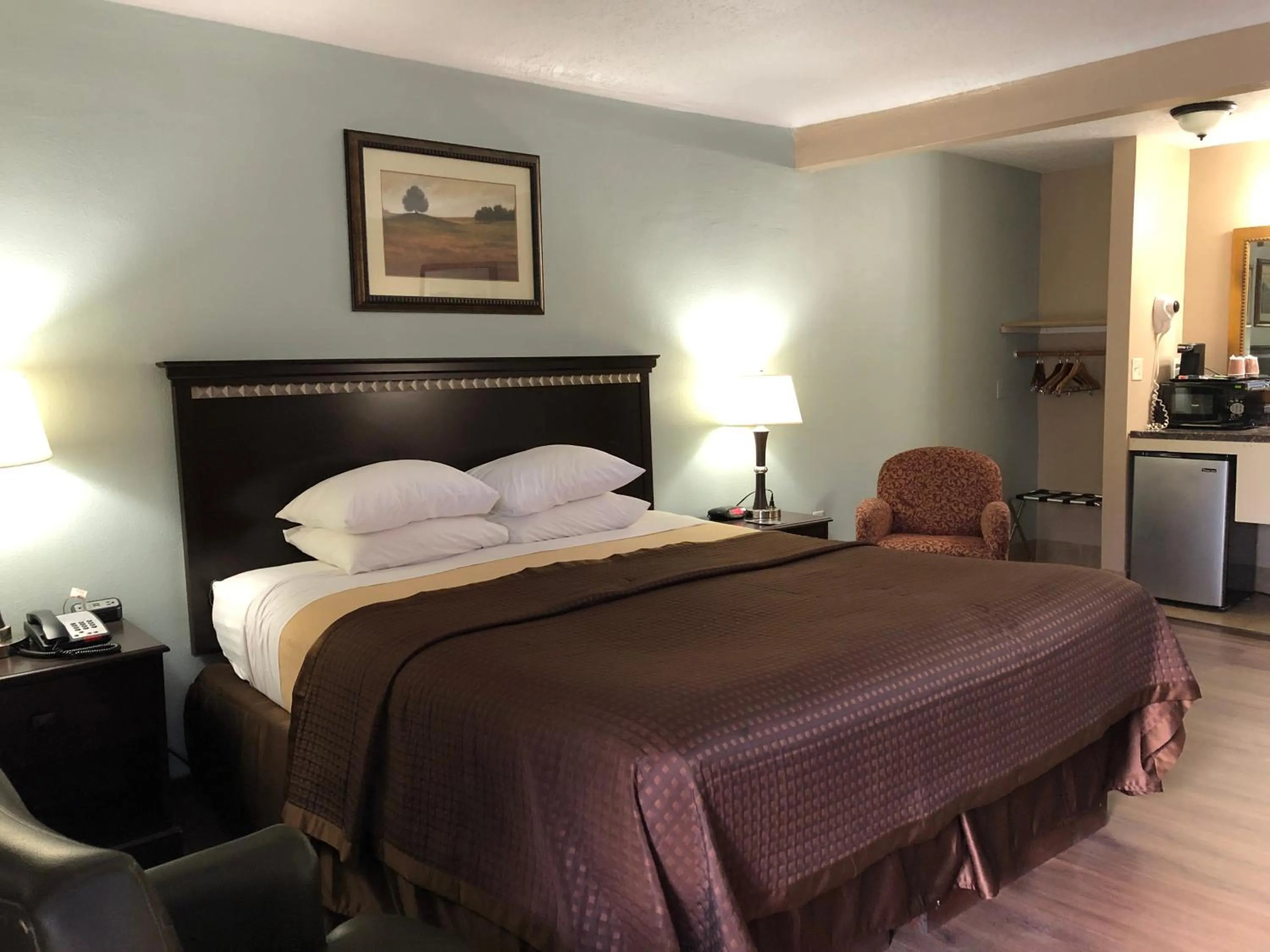 Bed in Value Inn Motel EUGENE AIRPORT