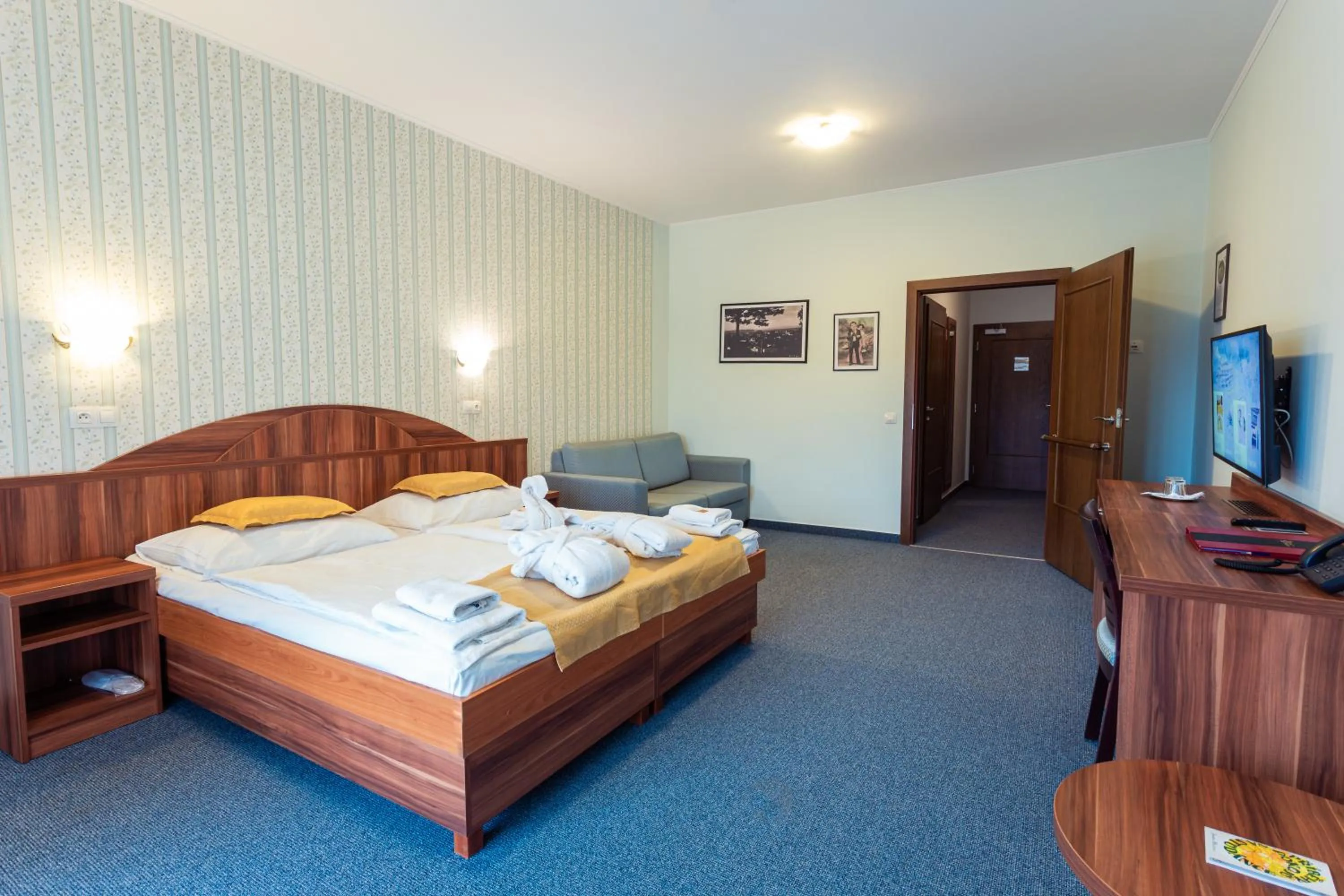 Property building, Bed in Hotel Studanka