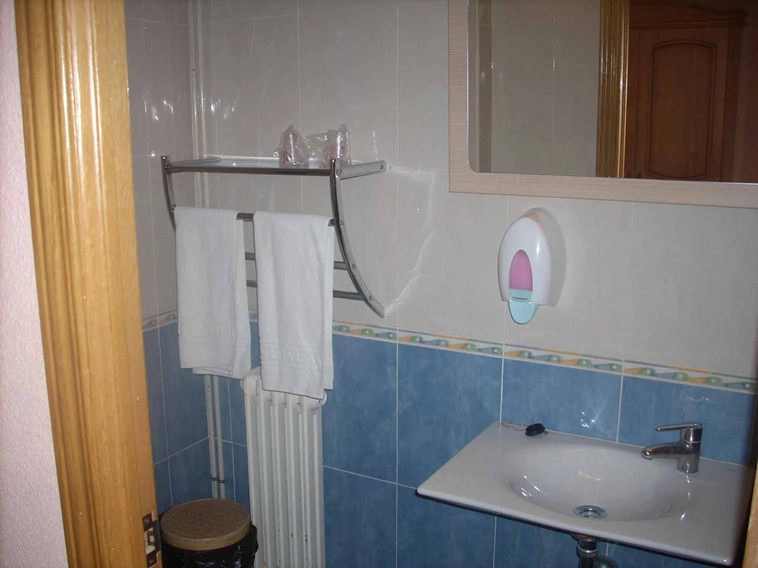 Bathroom in Hotel Corona de Castilla