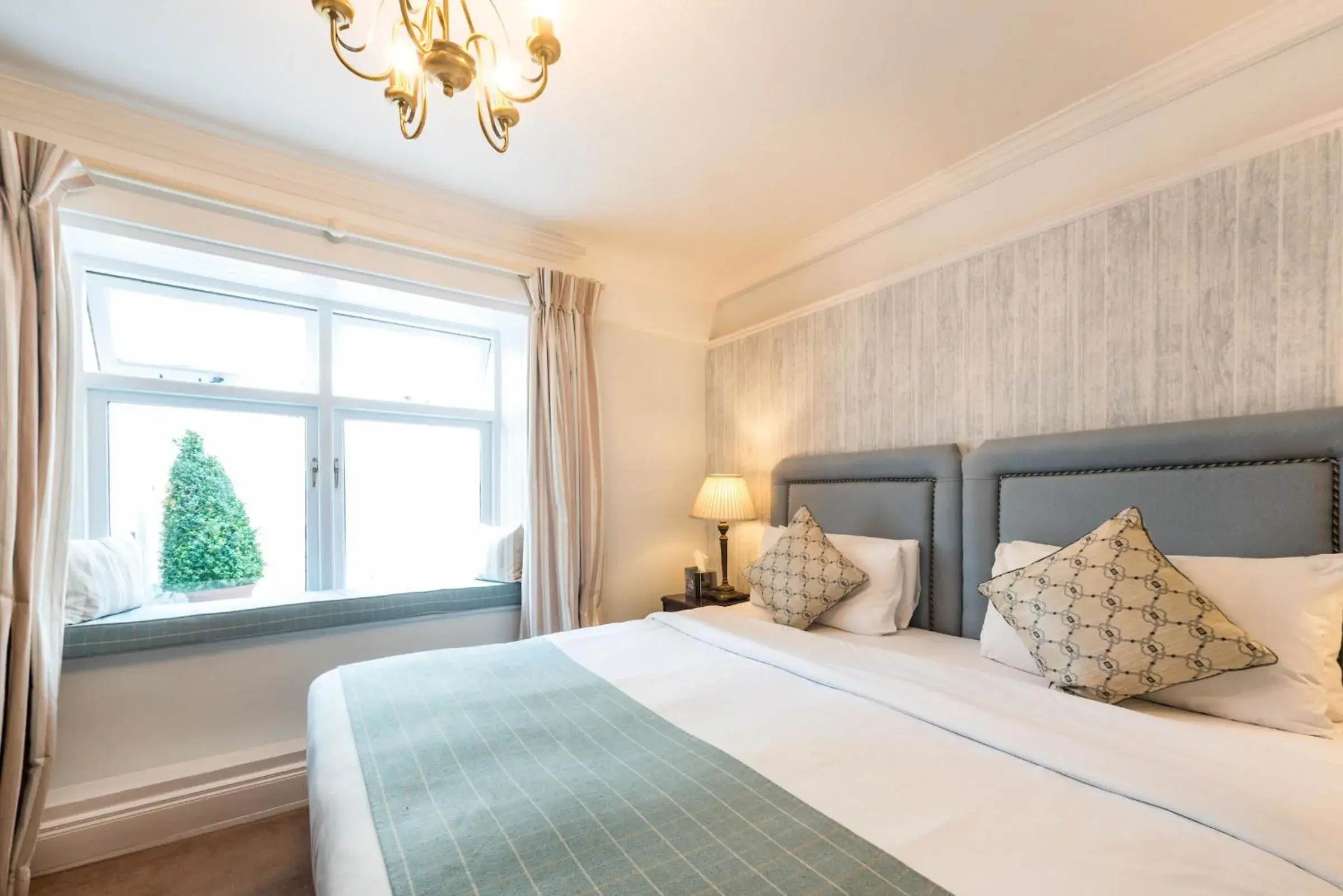 Deluxe Twin Room in The Blue Haven Hotel Deluxe Twin Room in The Blue Haven Hotel