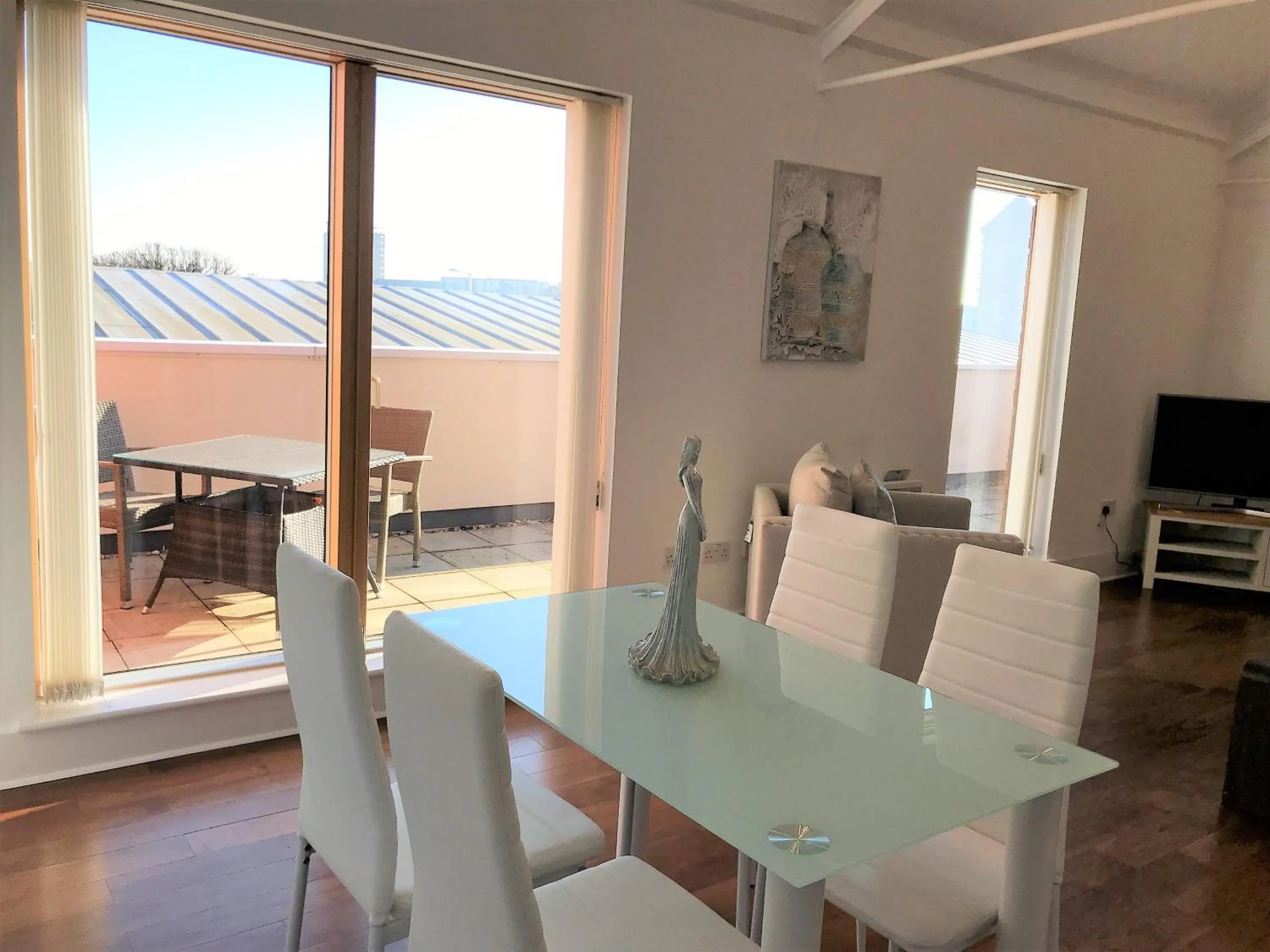 Dining area in Ice House Apartments