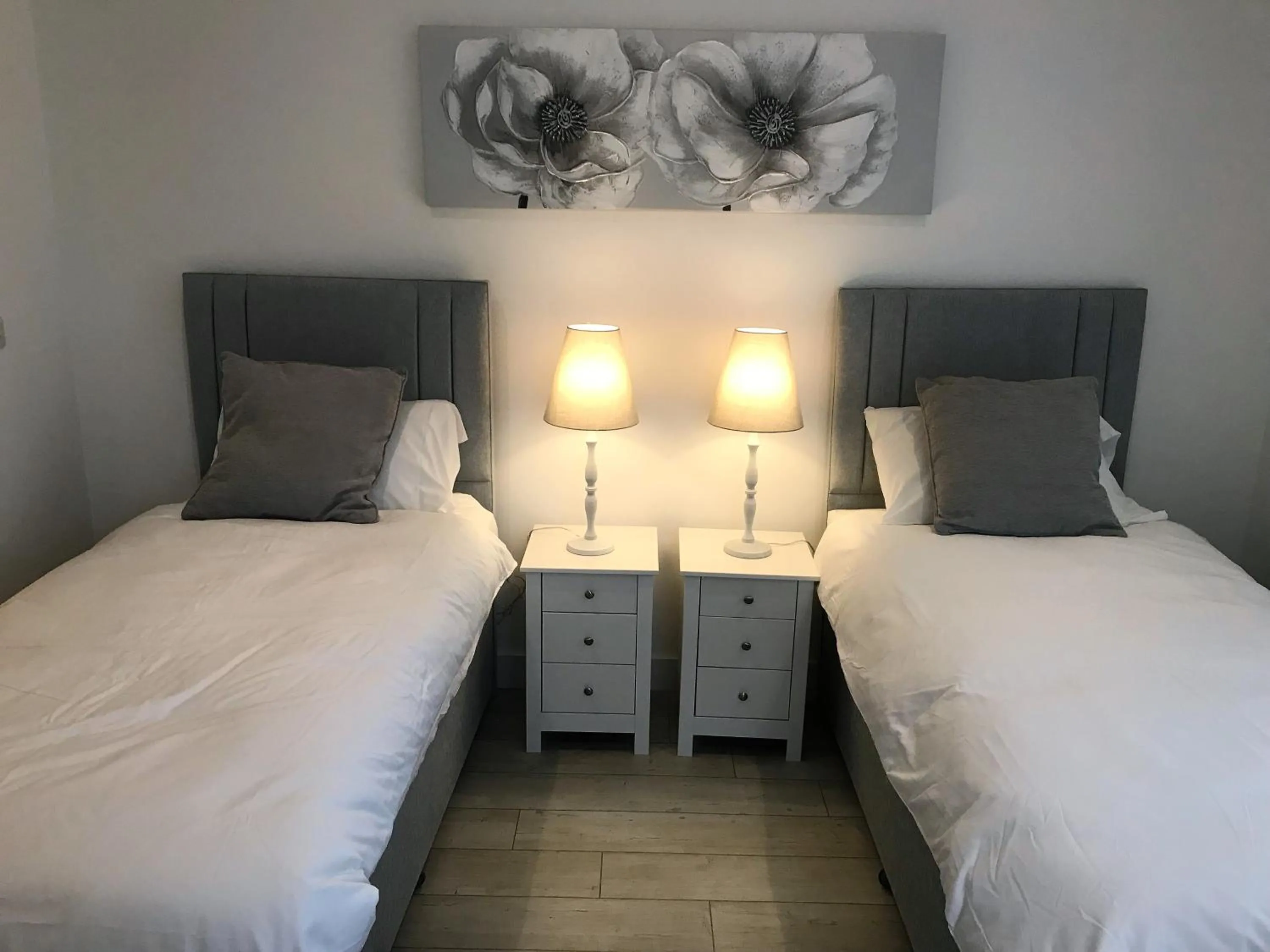 Bedroom, Bed in Ice House Apartments