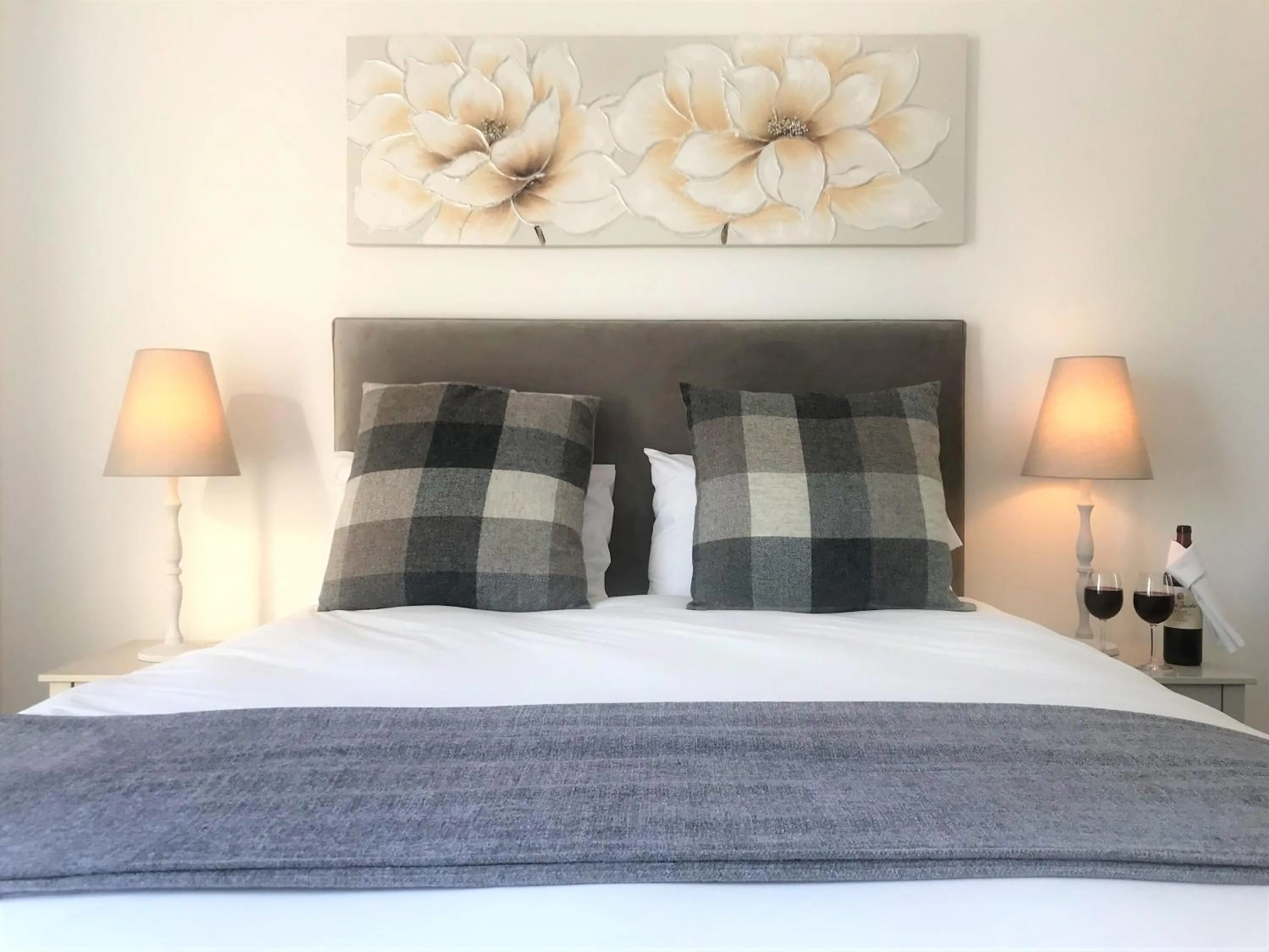 Bedroom, Bed in Ice House Apartments