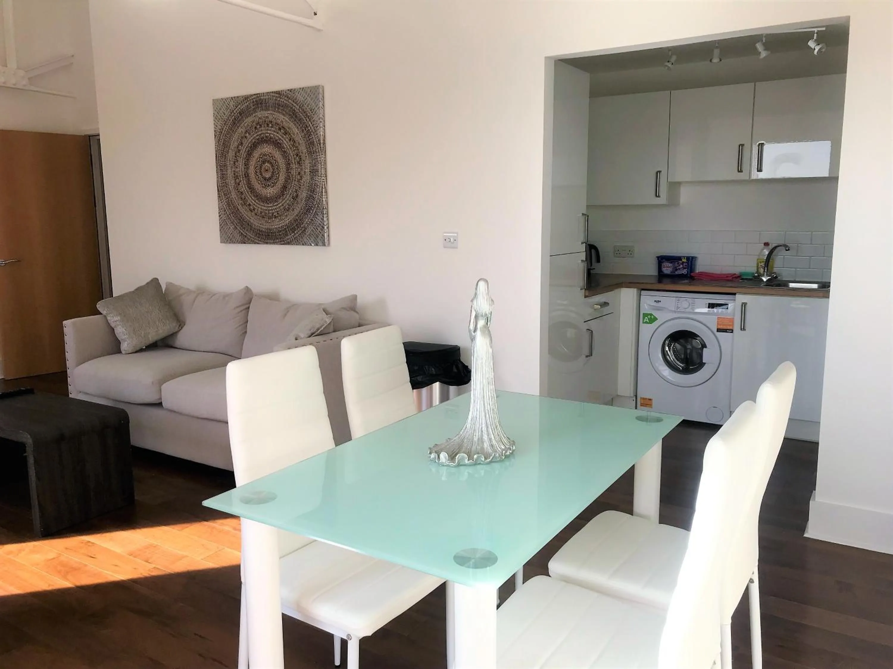 Dining area in Ice House Apartments