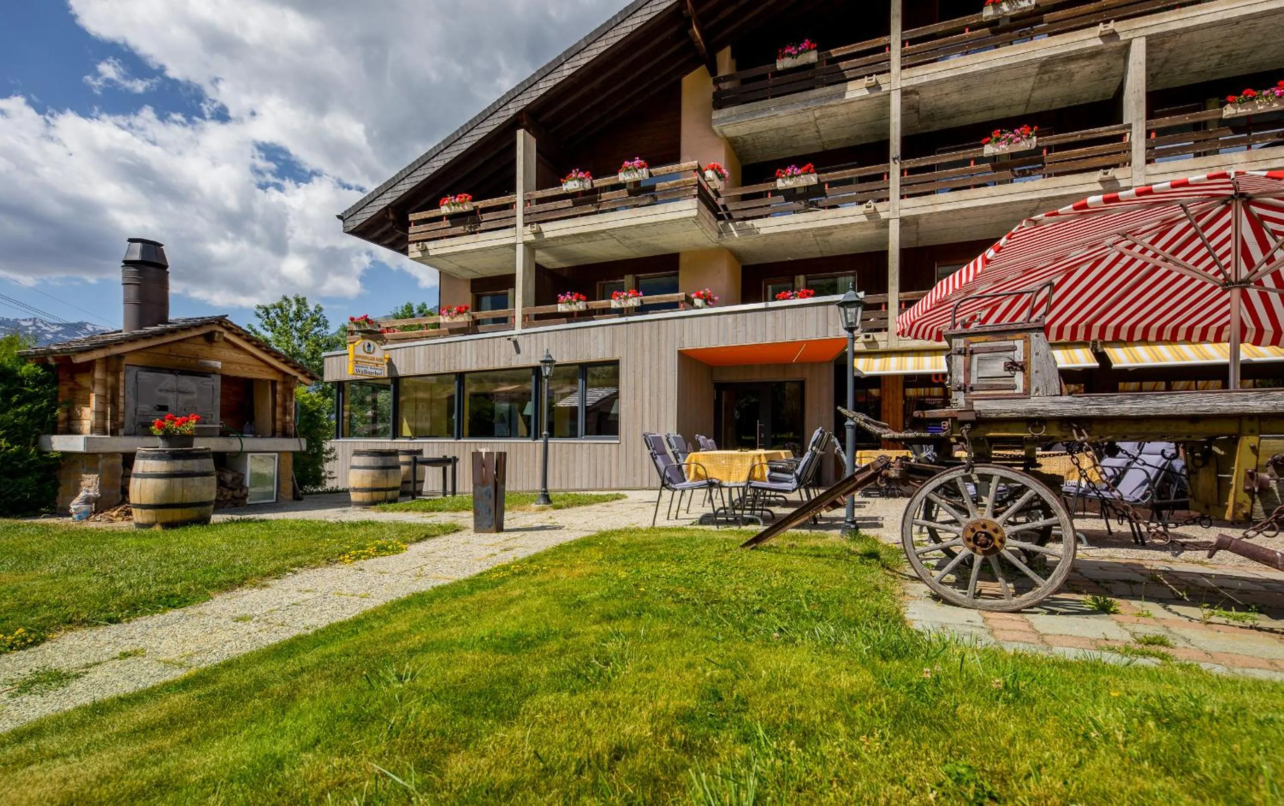 Facade/entrance in Sporthotel Walliserhof