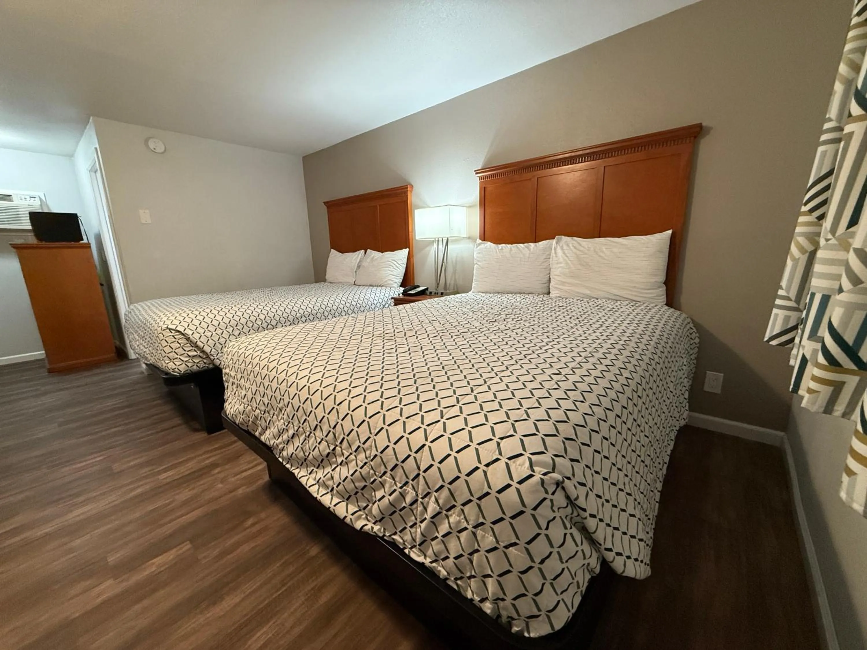 Bedroom, Bed in Budget Inn Bend