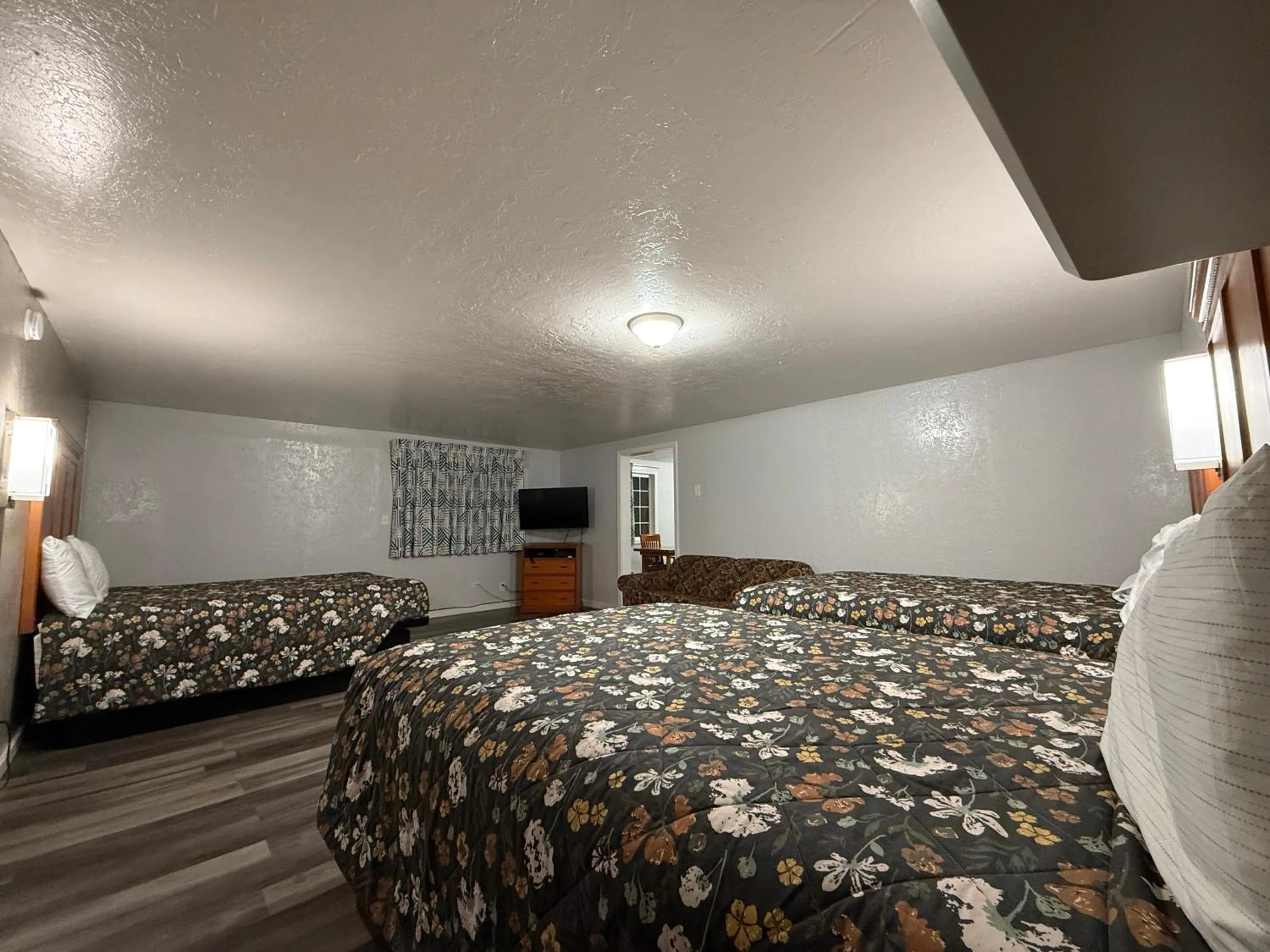 Bed in Budget Inn Bend