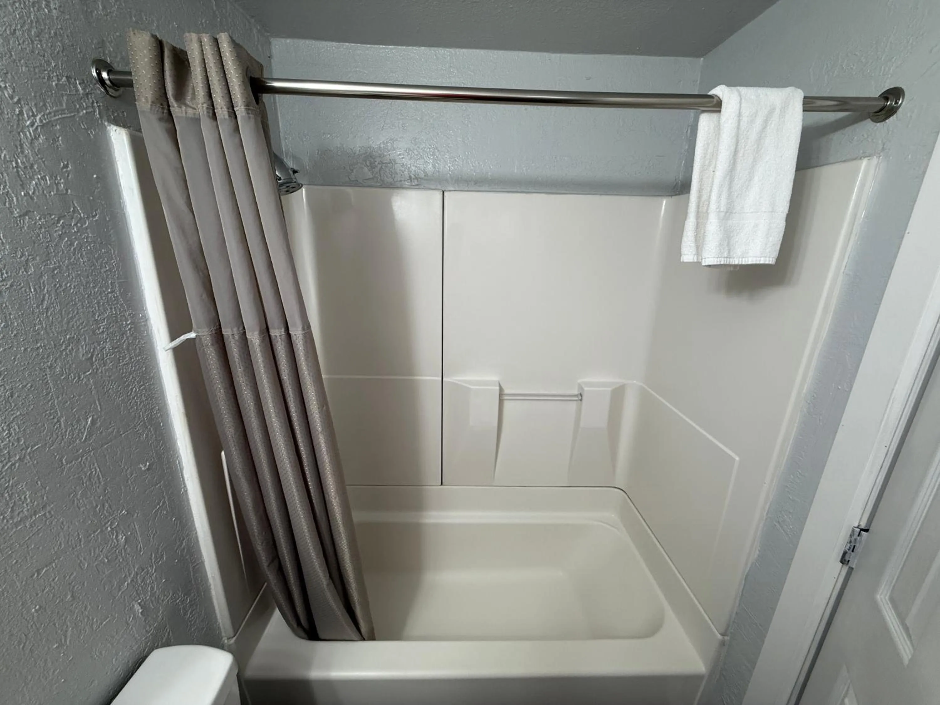 Bath in Budget Inn Bend