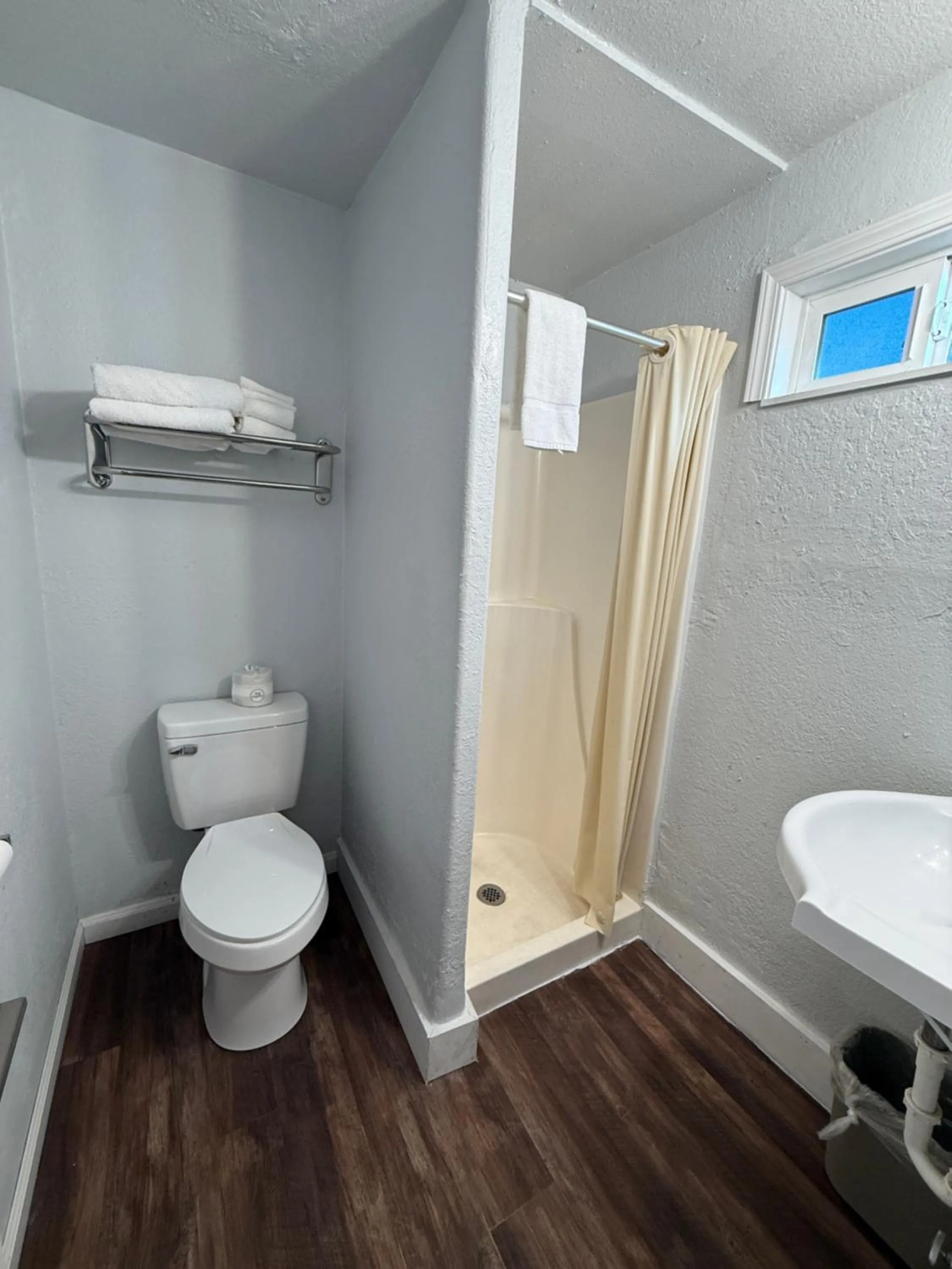 Bathroom in Budget Inn Bend