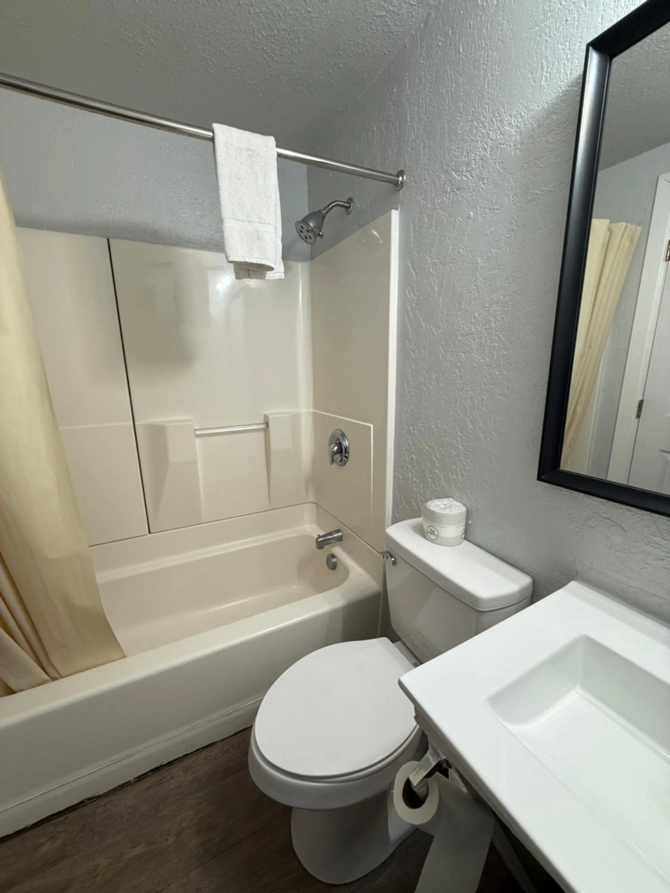 Bathroom in Budget Inn Bend