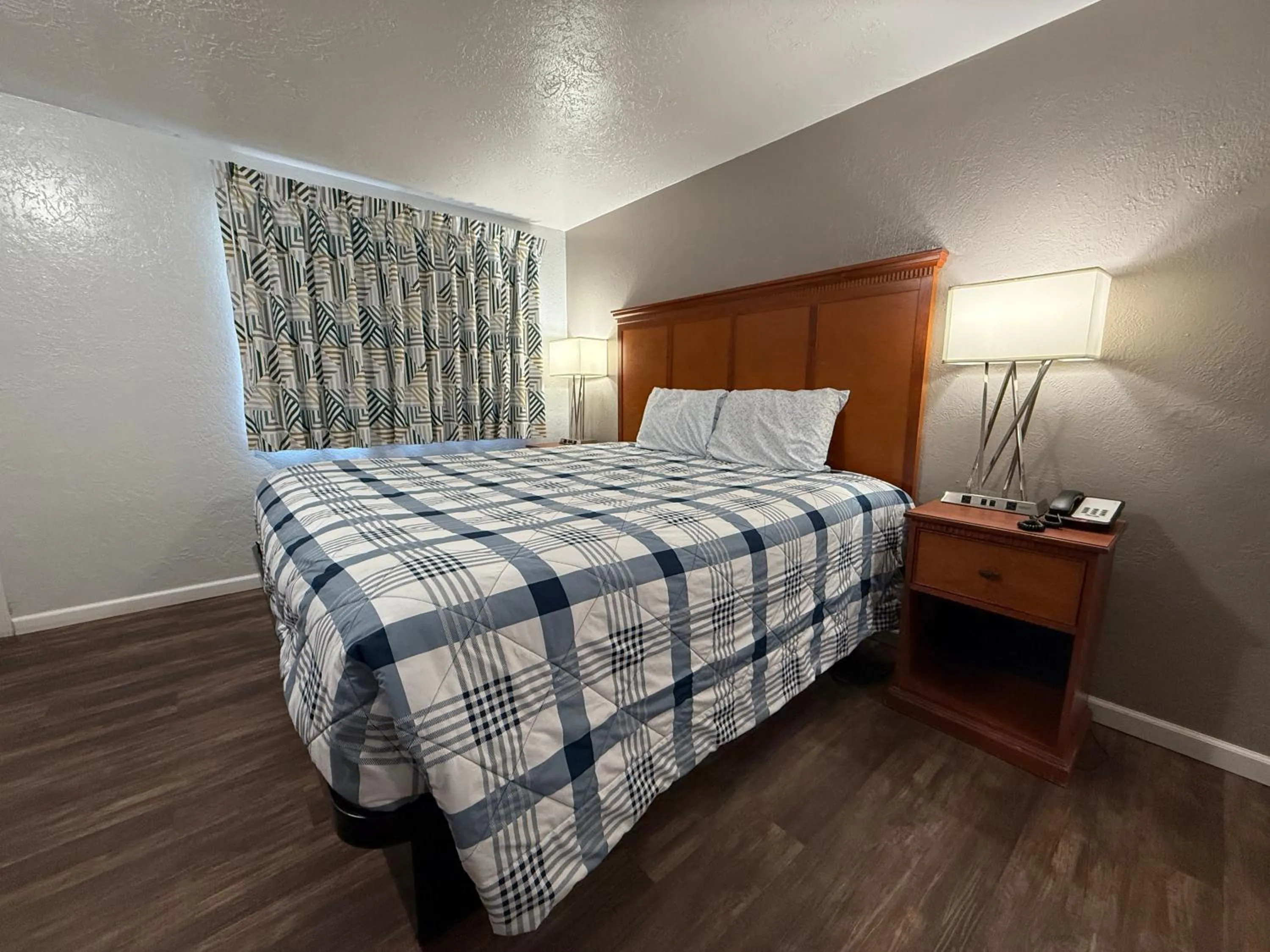 Bed in Budget Inn Bend