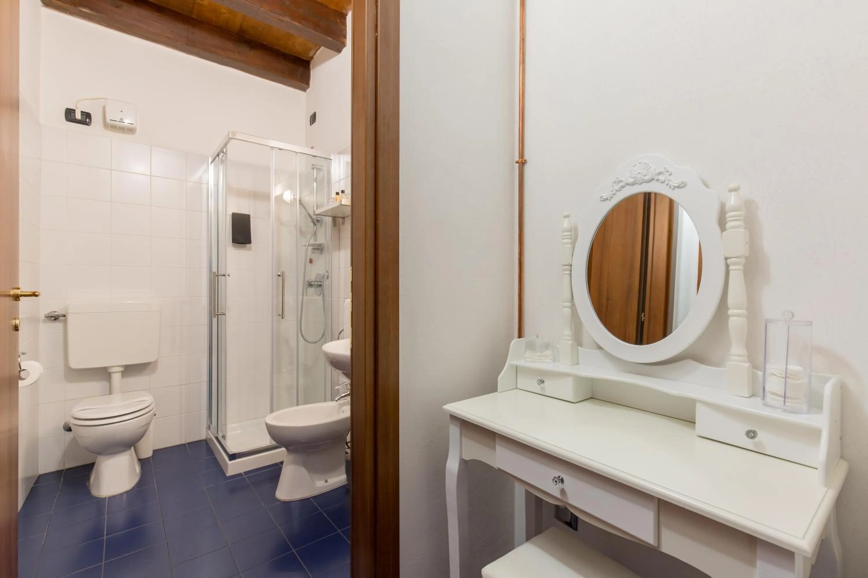 Bathroom in Veronetta House