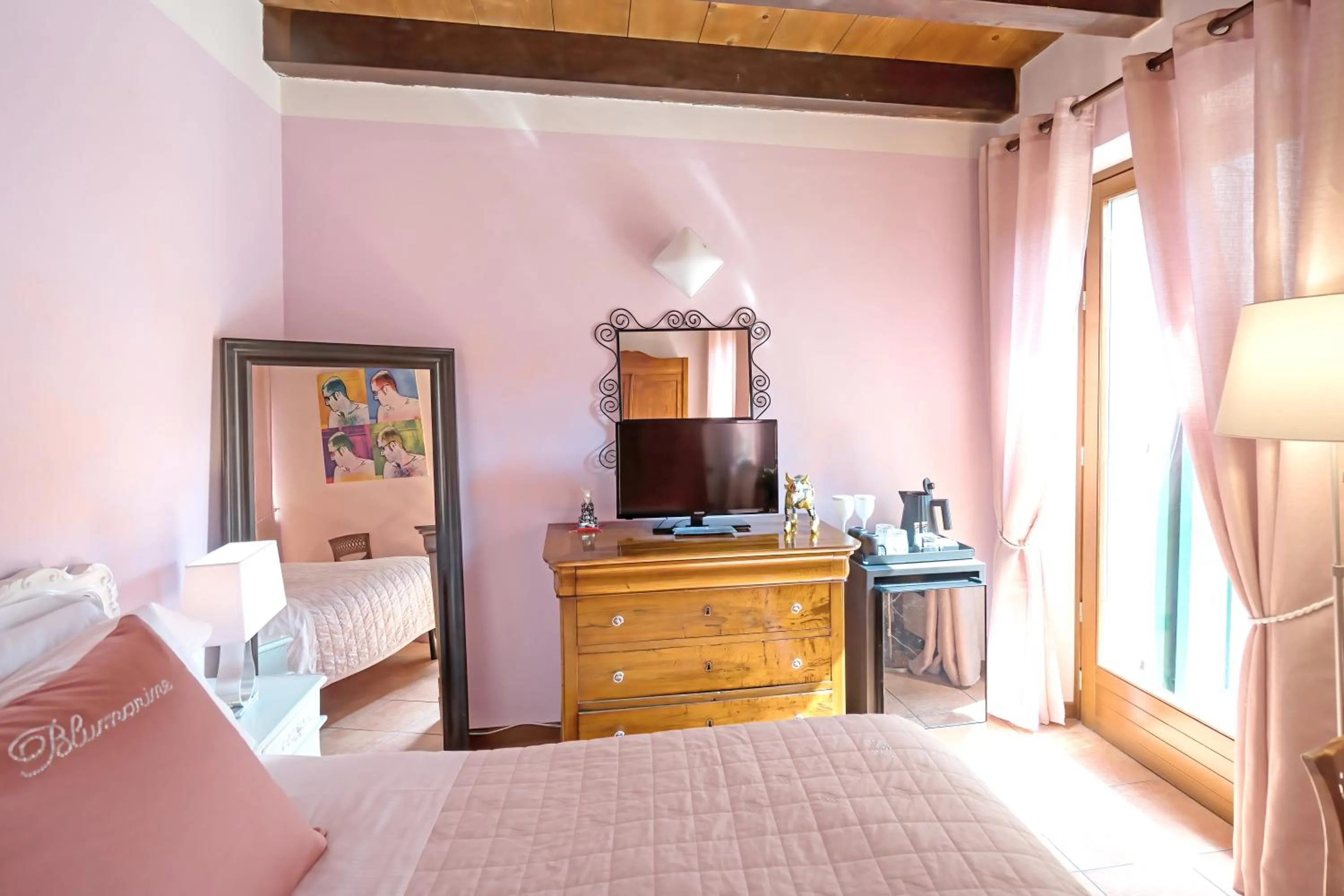 TV and multimedia, Bed in Veronetta House