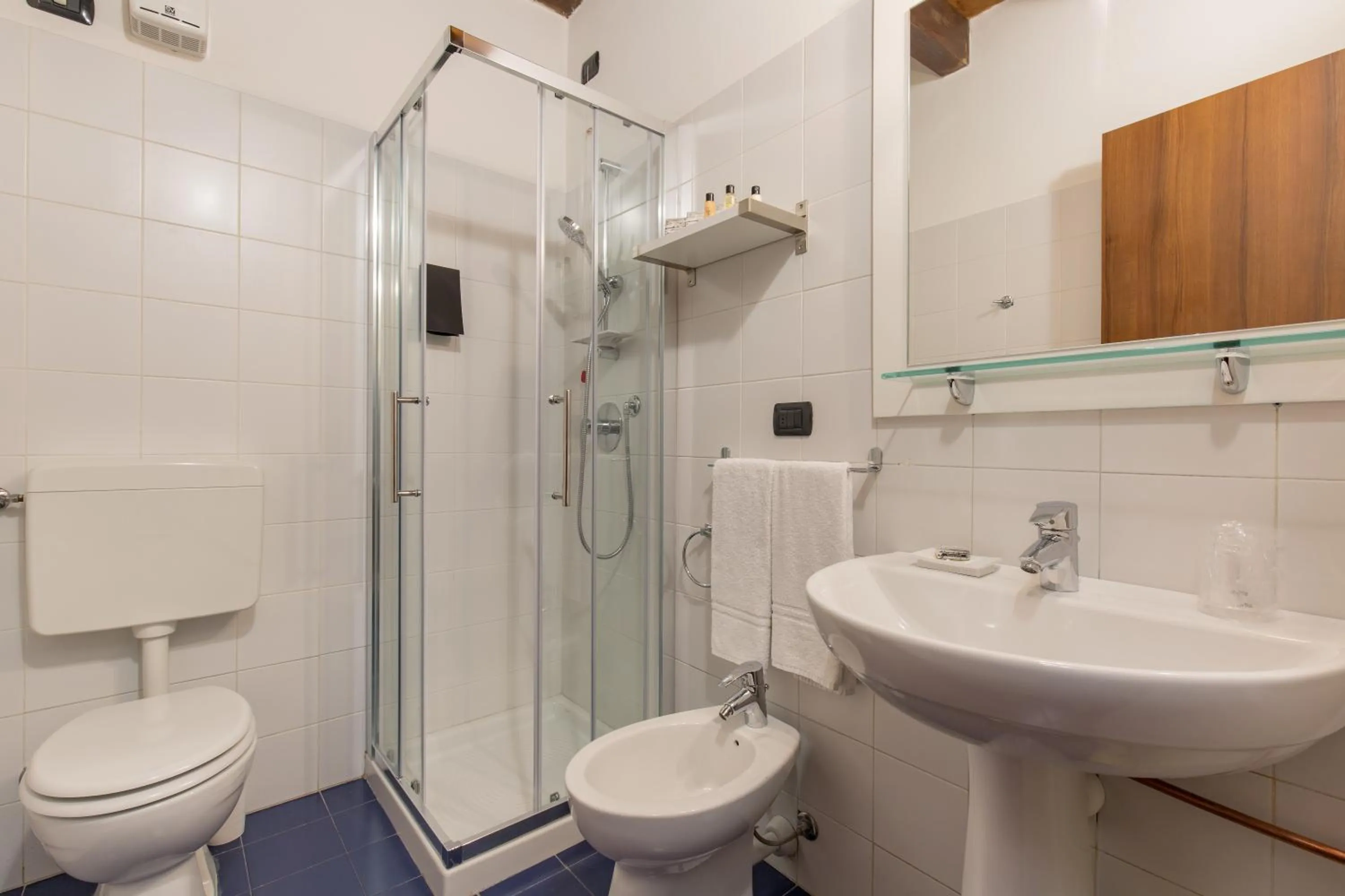 Bathroom in Veronetta House