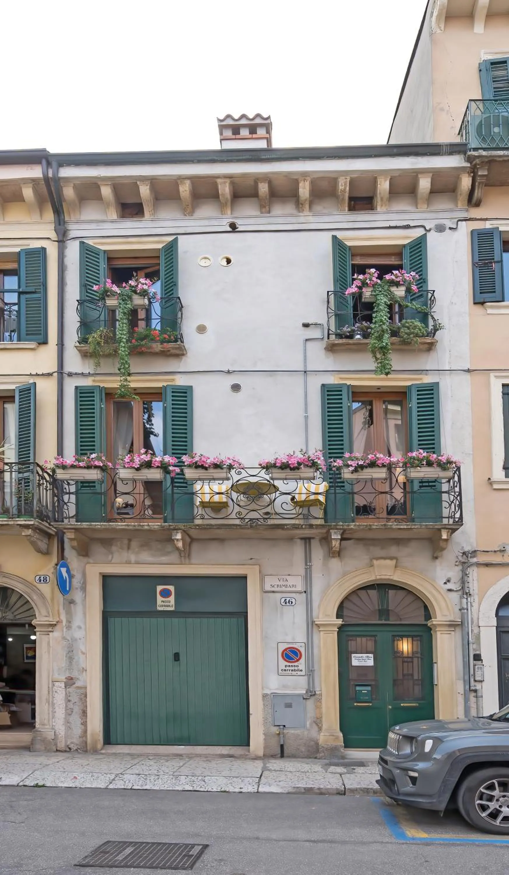 Facade/entrance in Veronetta House