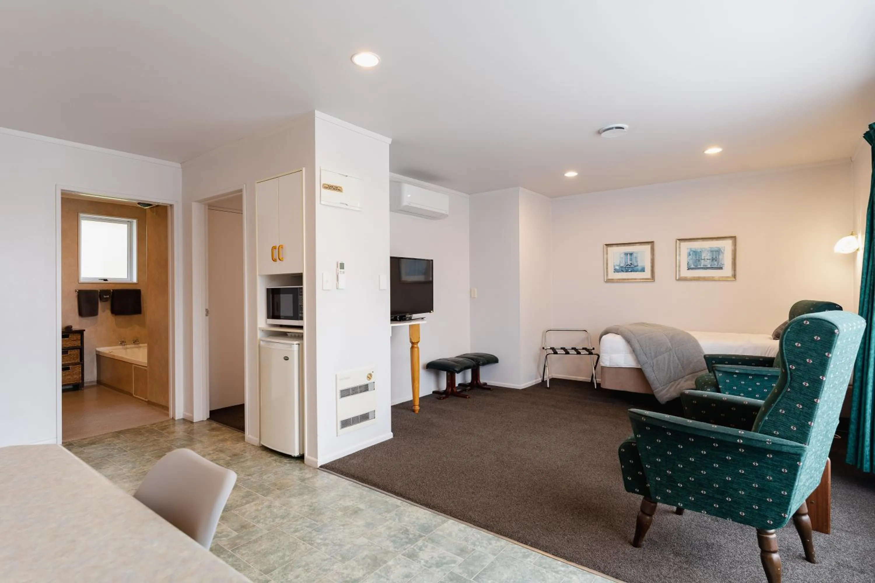 Living room in Highway Lodge Motel