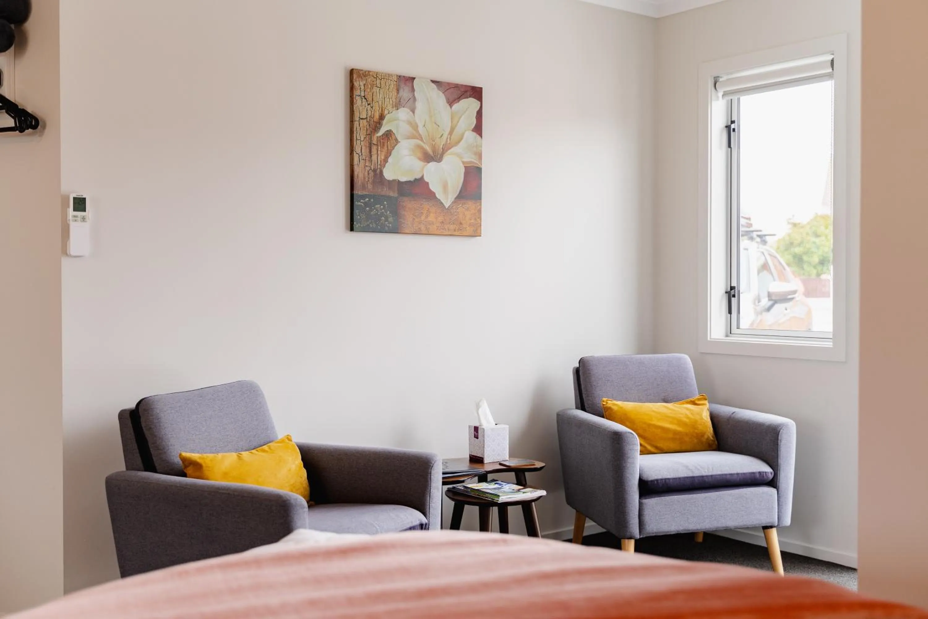 Seating area in Highway Lodge Motel