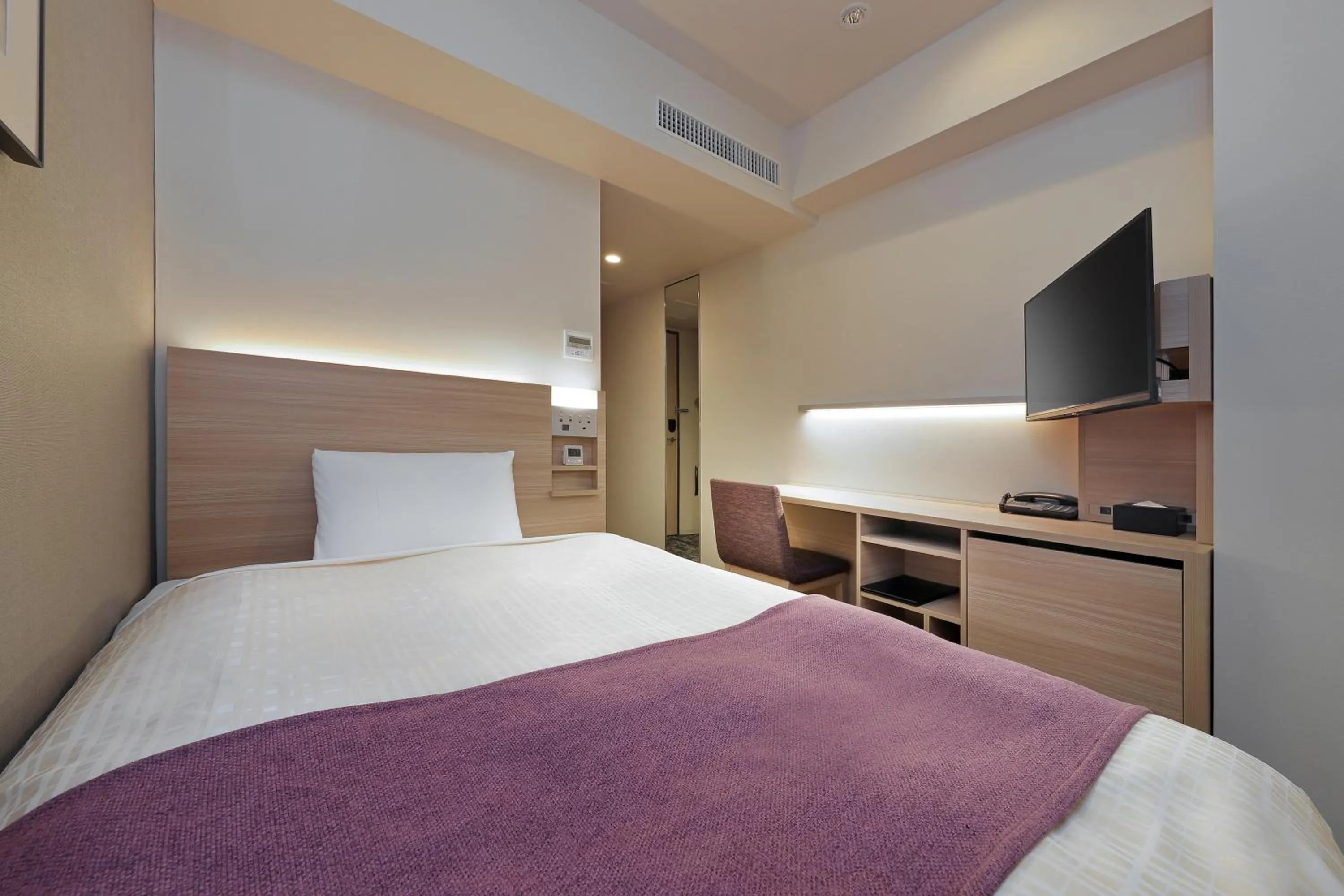 Bed in Keio Presso Inn Tokyo Kudanshita