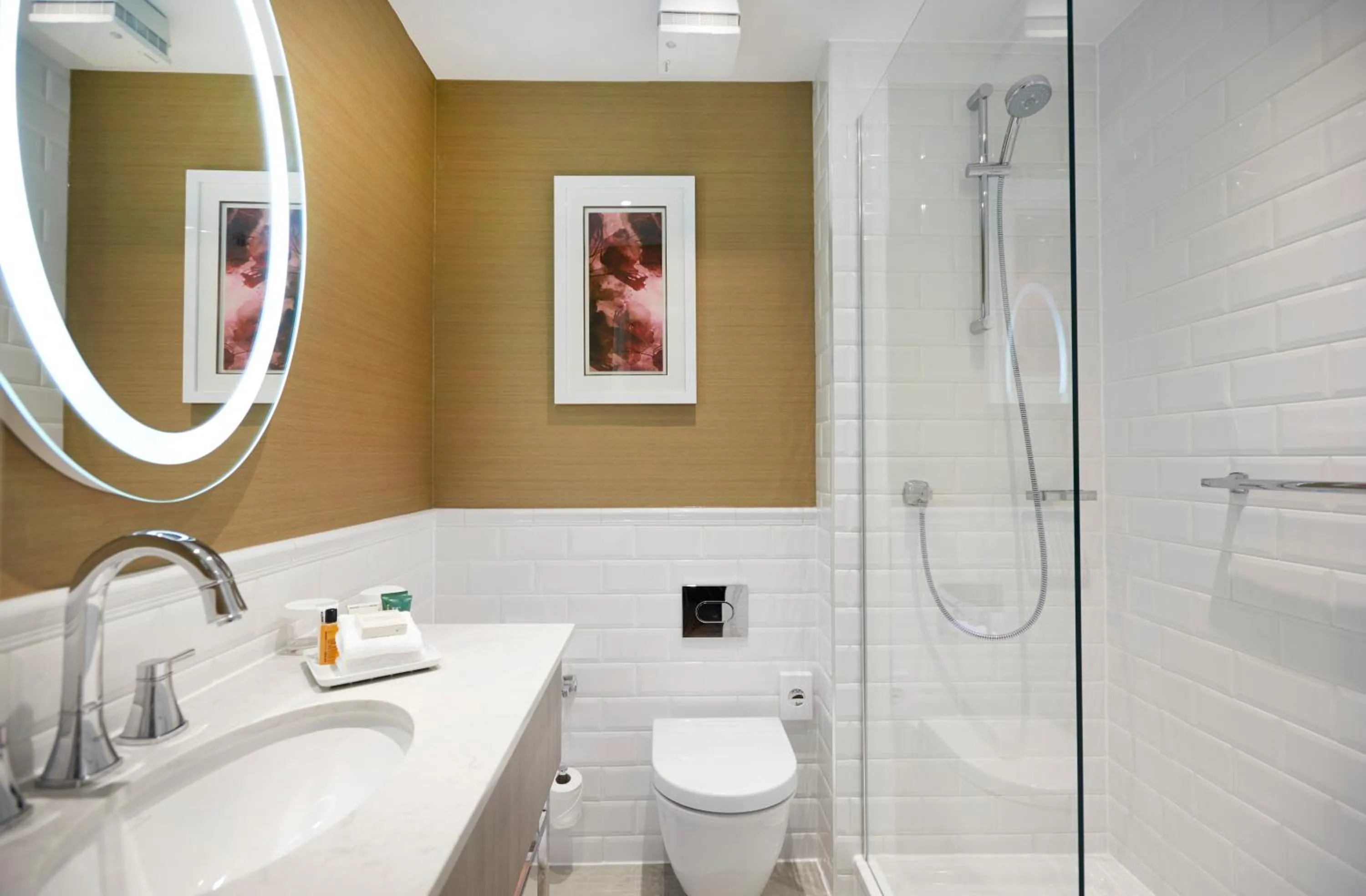 Bathroom in Hilton London Hyde Park