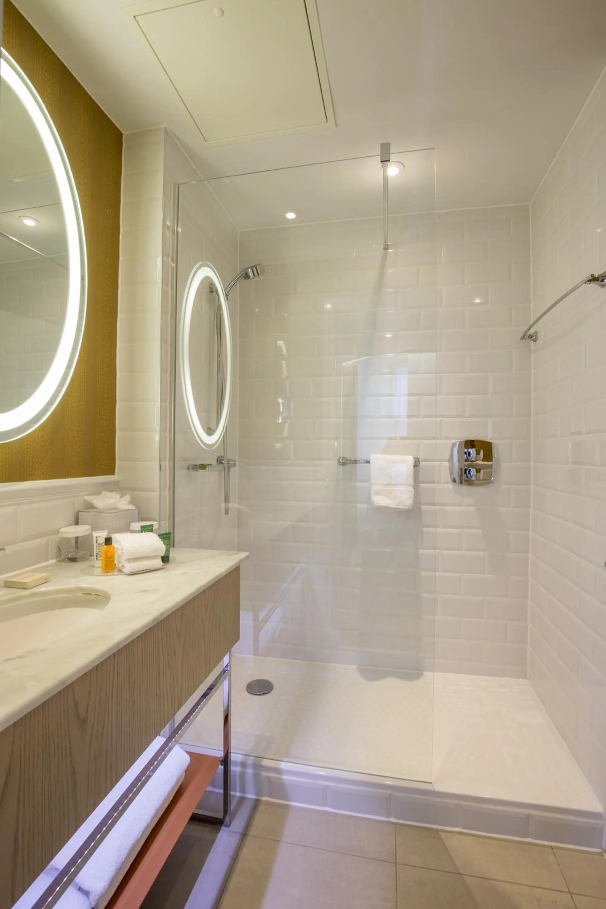 Shower in Hilton London Hyde Park