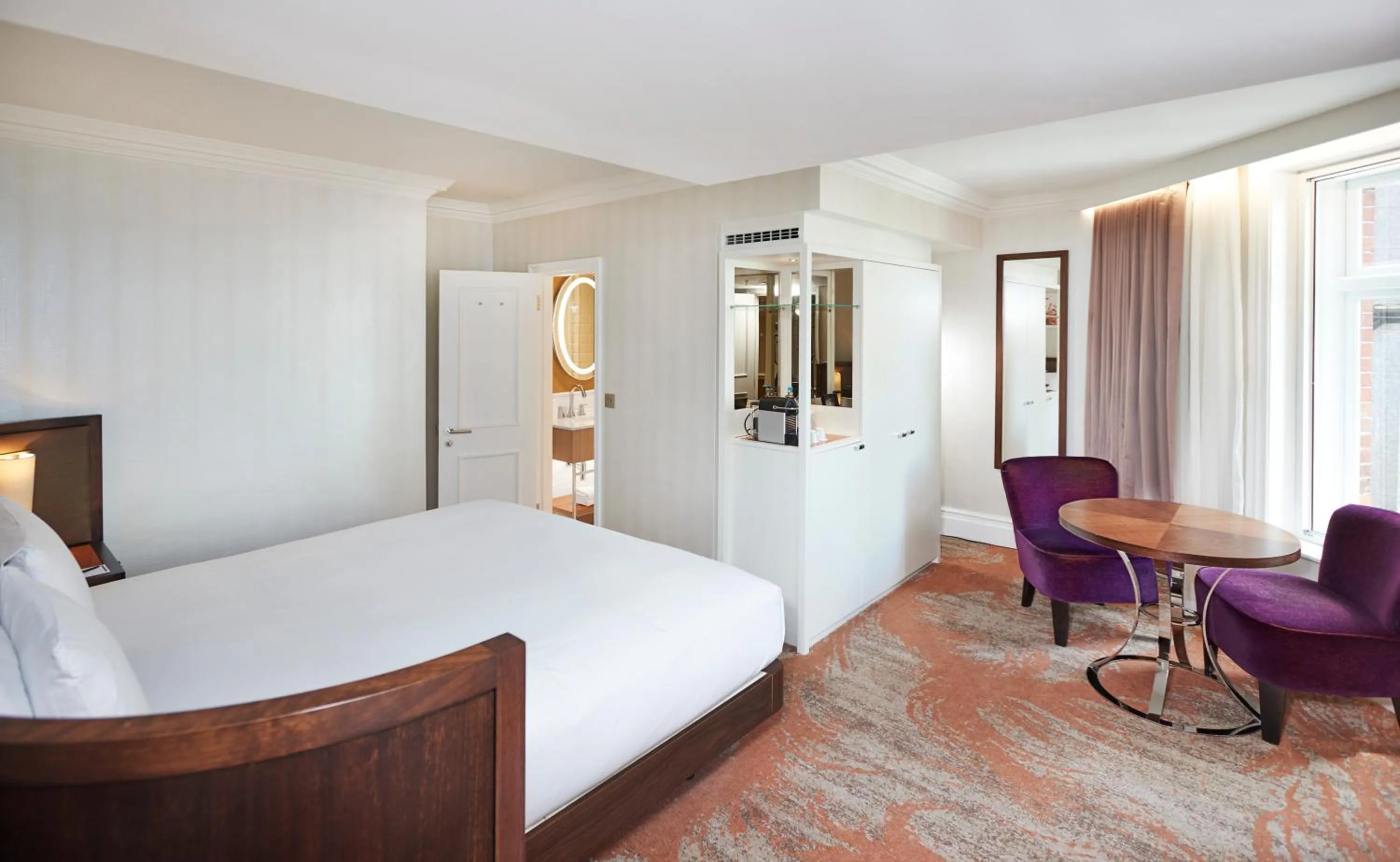 Bed in Hilton London Hyde Park