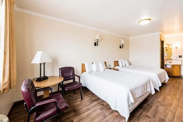 Bed in Western Inn - Tremonton, Utah