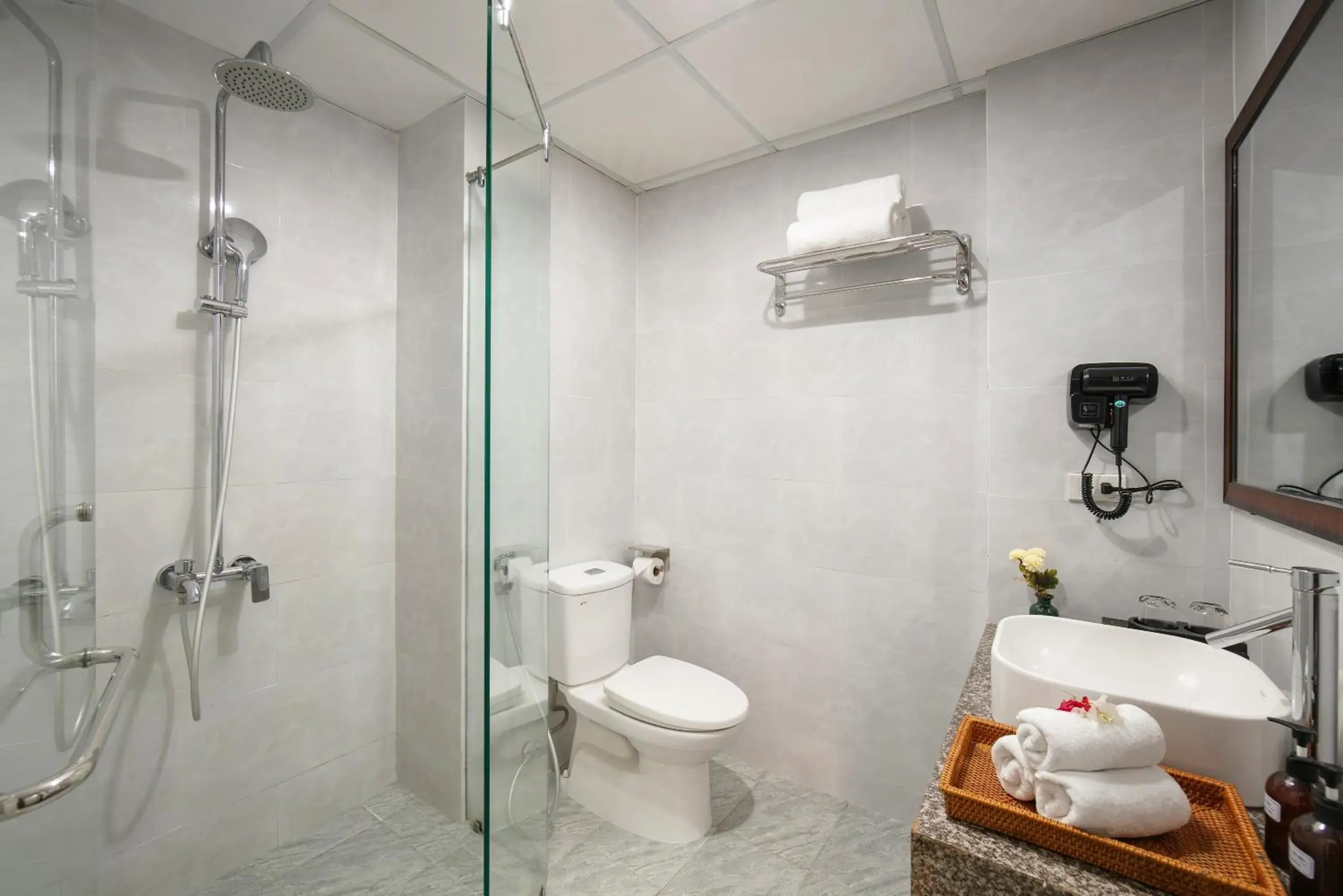 Superior Triple Room in Hoi An Golden Holiday Villa Superior Triple Room in Hoi An Golden Holiday Villa