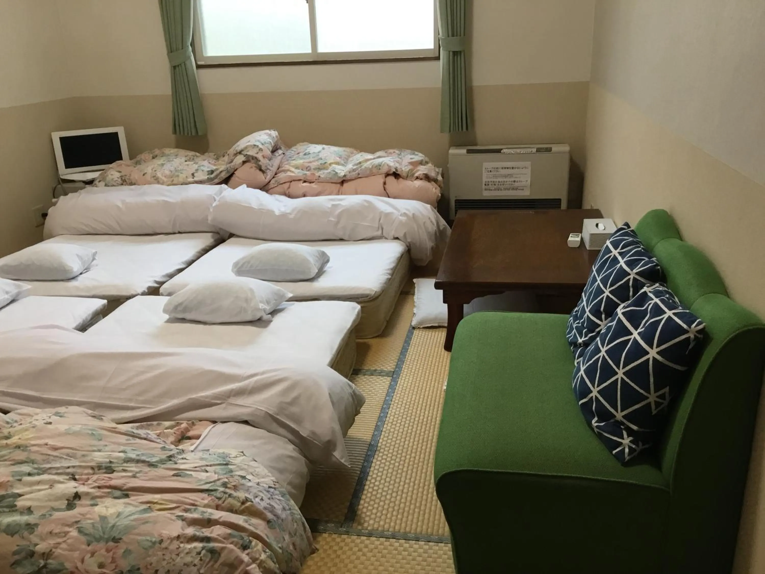 Lodge Christmas Rose Zao